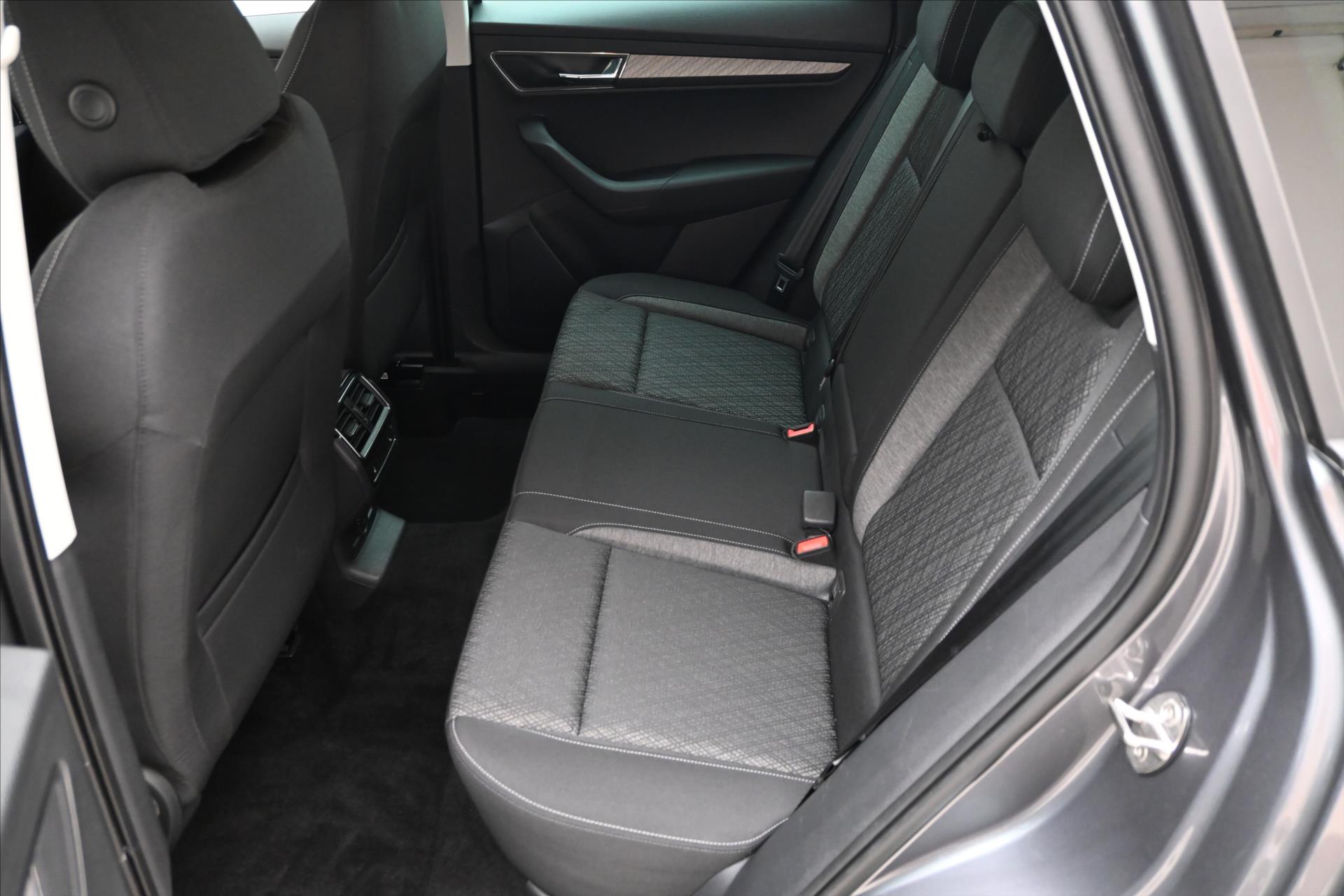 Hlavní fotografie vozu Škoda Karoq 2,0 TDI 110kW DSG 4x4 STYLE Záruka až 5 let (14)