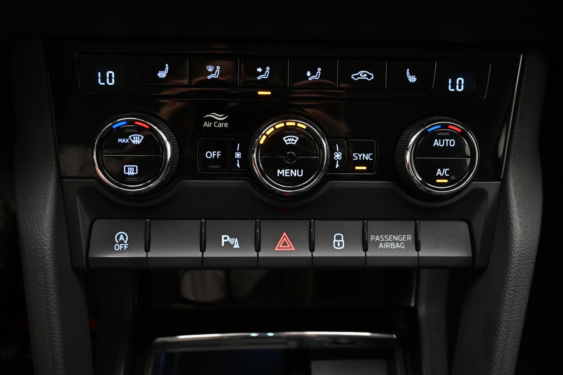 Hlavní fotografie vozu Škoda Karoq 2,0 TDI 110kW DSG 4x4 STYLE Záruka až 5 let (21)