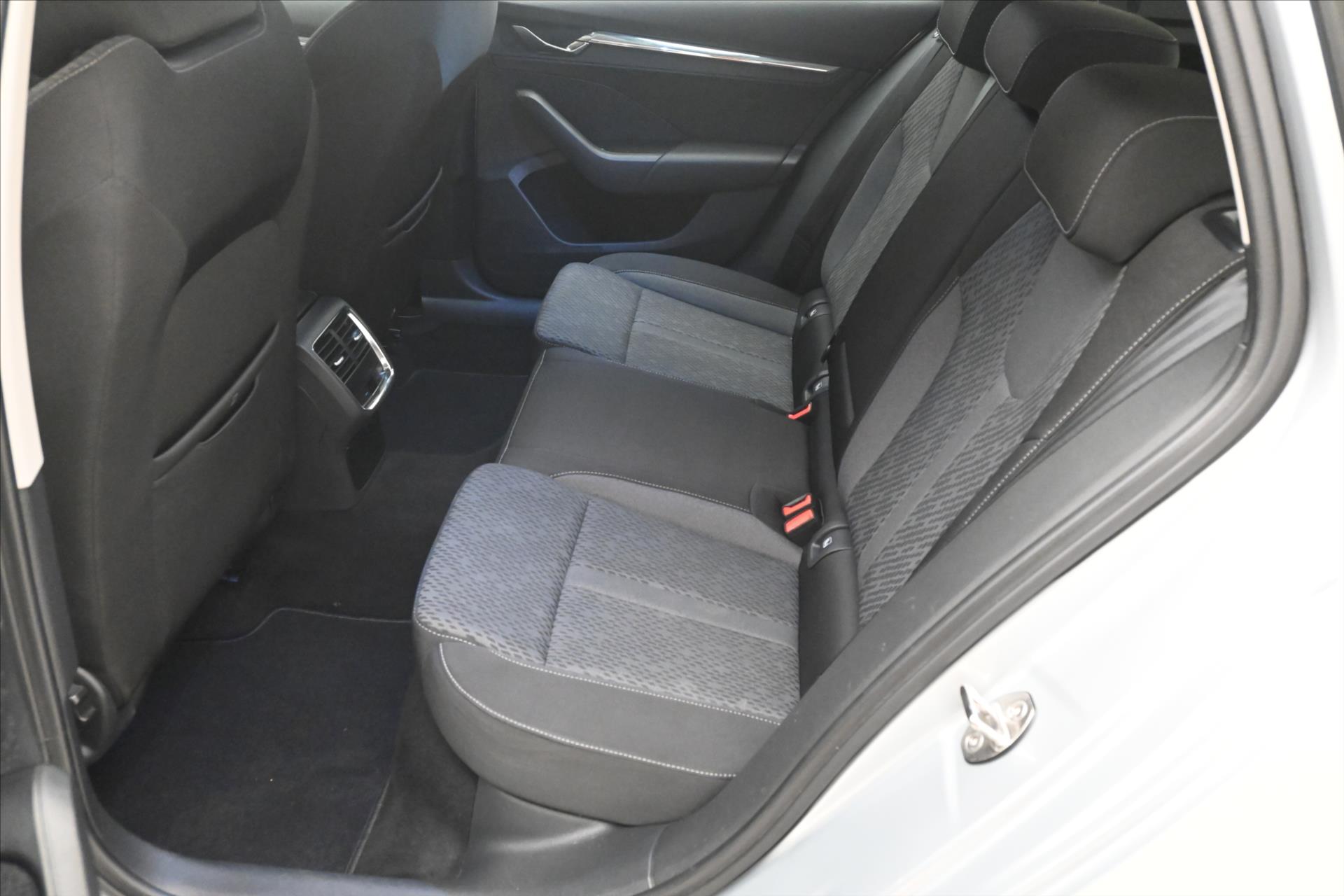 Hlavní fotografie vozu Škoda Octavia 2,0 TDI 110kW DSG Style Záruka až 5 let (15)