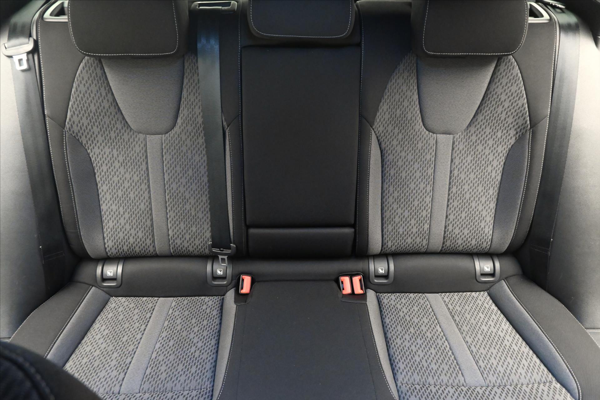 Hlavní fotografie vozu Škoda Octavia 2,0 TDI 110kW DSG Style Záruka až 5 let (29)