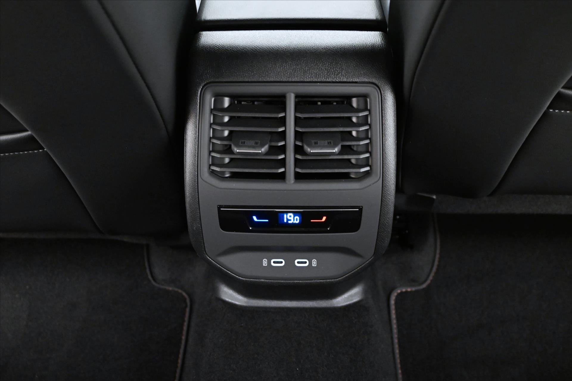 Hlavní fotografie vozu Cupra Leon 2,0 TDI 110 kW DSG Sportstourer Záruka až 5 let (22)