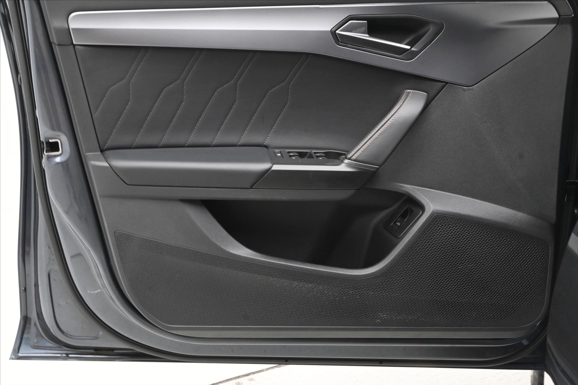 Hlavní fotografie vozu Cupra Leon 2,0 TDI 110 kW DSG Sportstourer Záruka až 5 let (25)