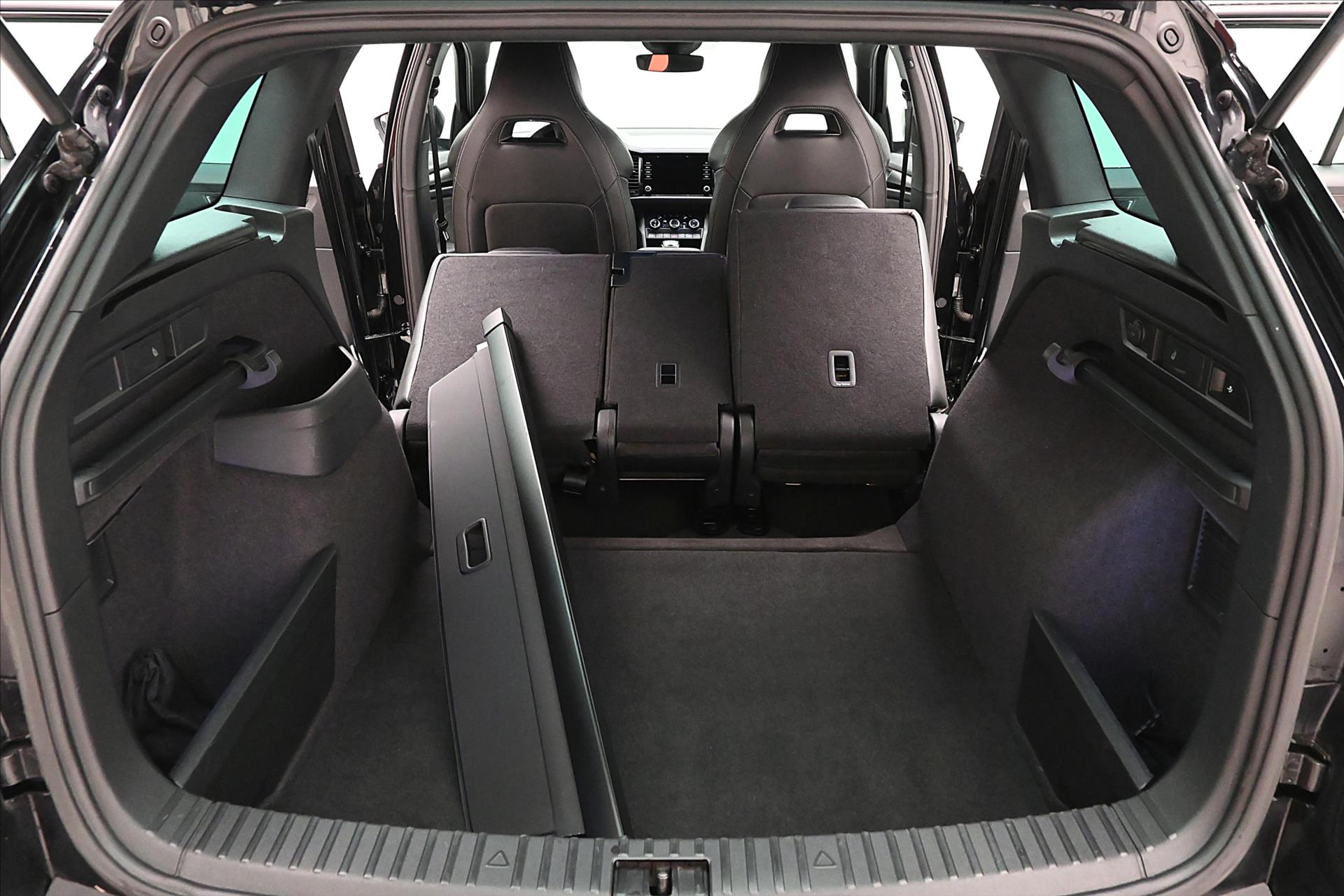 Main photo of the car Skoda Kodiaq 2,0 TDI 110KW DSG Sportline Záruka až 5 let (12)