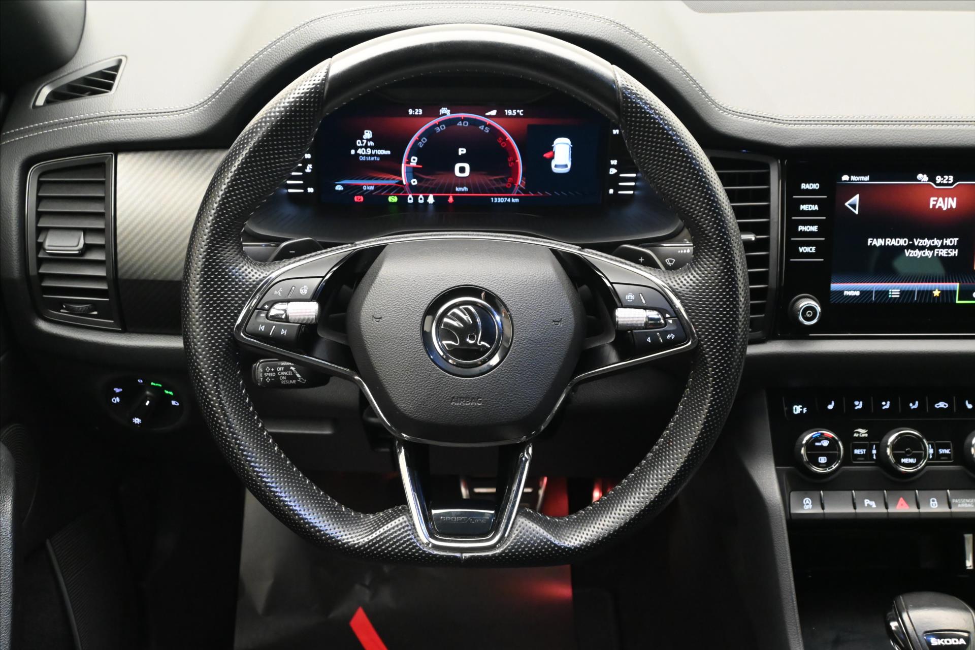Main photo of the car Skoda Kodiaq 2,0 TDI 110KW DSG Sportline Záruka až 5 let (19)