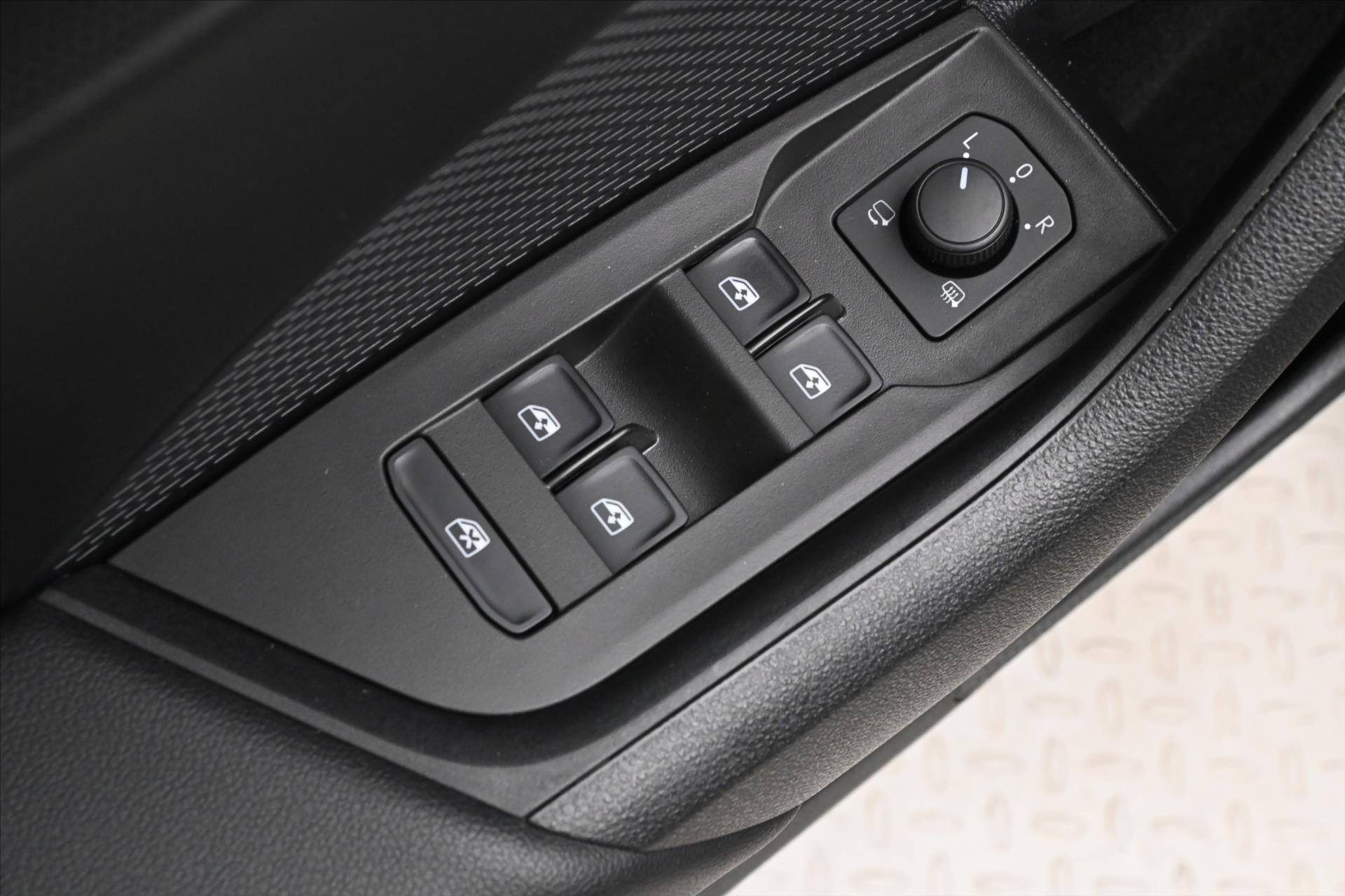 Hlavní fotografie vozu Škoda Octavia 1,5 TSI 110 kW TAŽNÉ NAVI Záruka až 5 let (27)