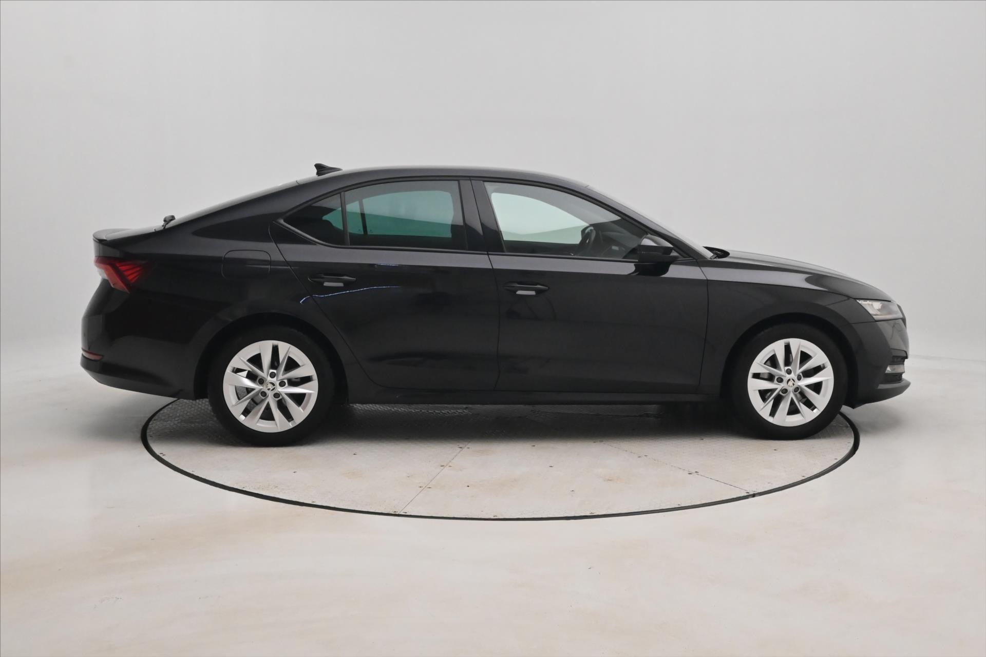 Hlavní fotografie vozu Škoda Octavia 1,5 TSI 110 kW TAŽNÉ NAVI Záruka až 5 let (5)
