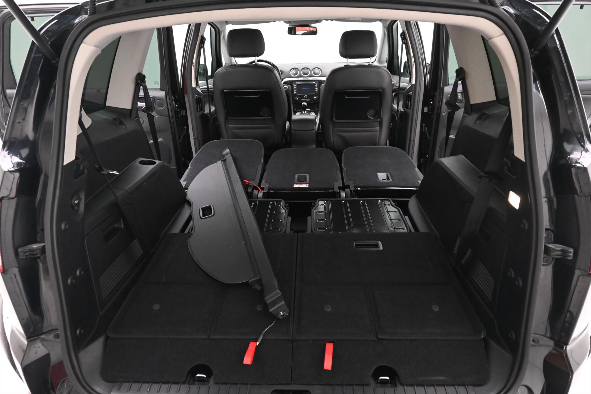 Main photo of the car Ford S-Max 2.0 TDCI 100 kW Titanium 7-seater Warranty up to 5 years (12)