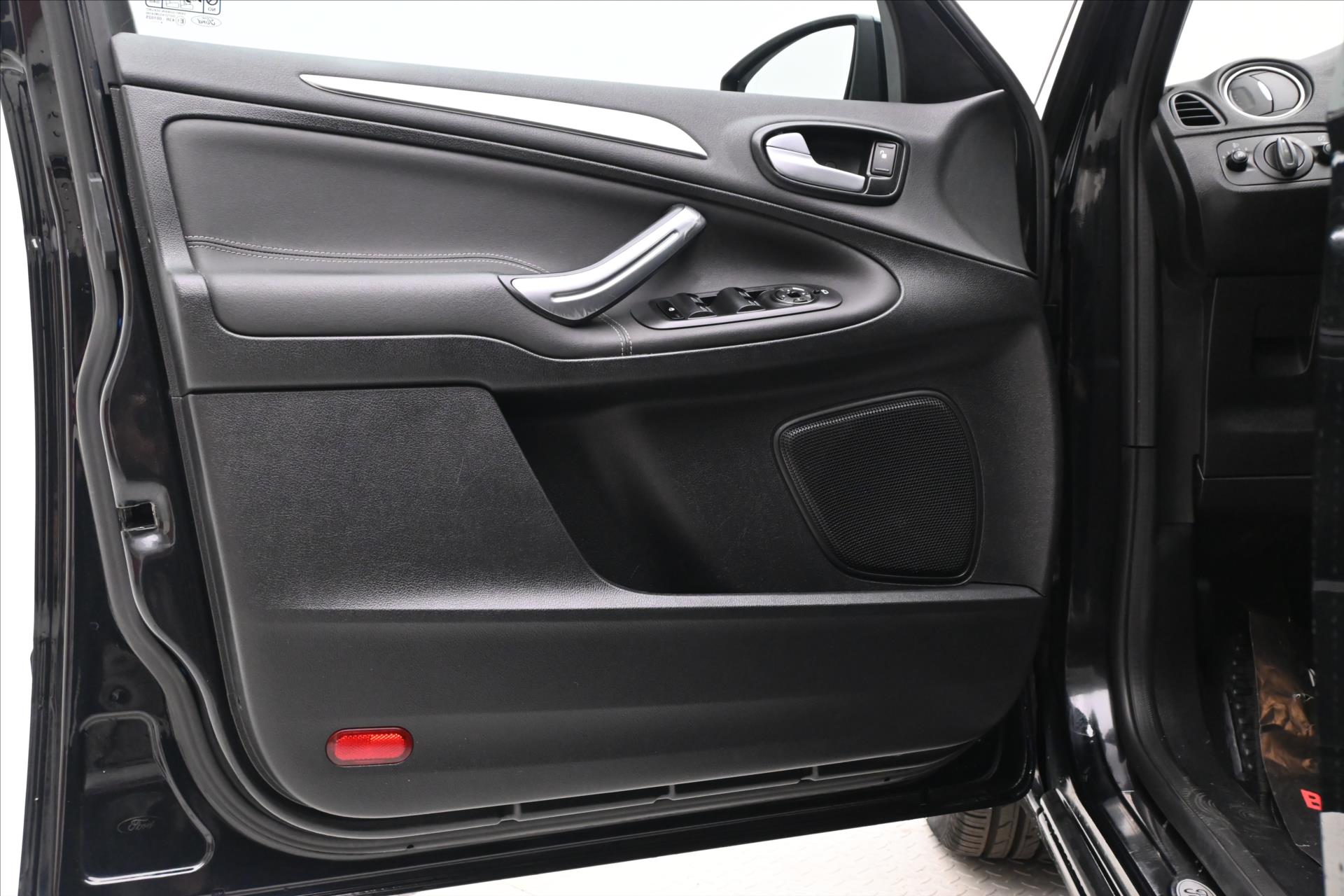 Main photo of the car Ford S-Max 2.0 TDCI 100 kW Titanium 7-seater Warranty up to 5 years (23)