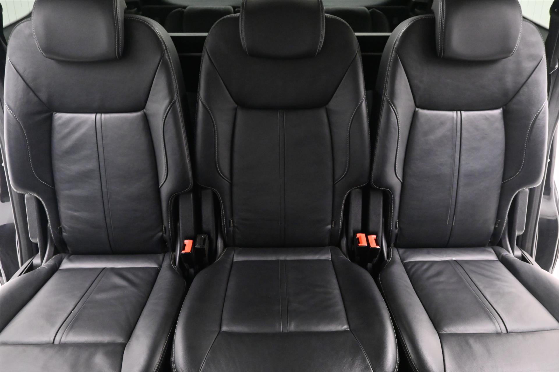 Main photo of the car Ford S-Max 2.0 TDCI 100 kW Titanium 7-seater Warranty up to 5 years (26)