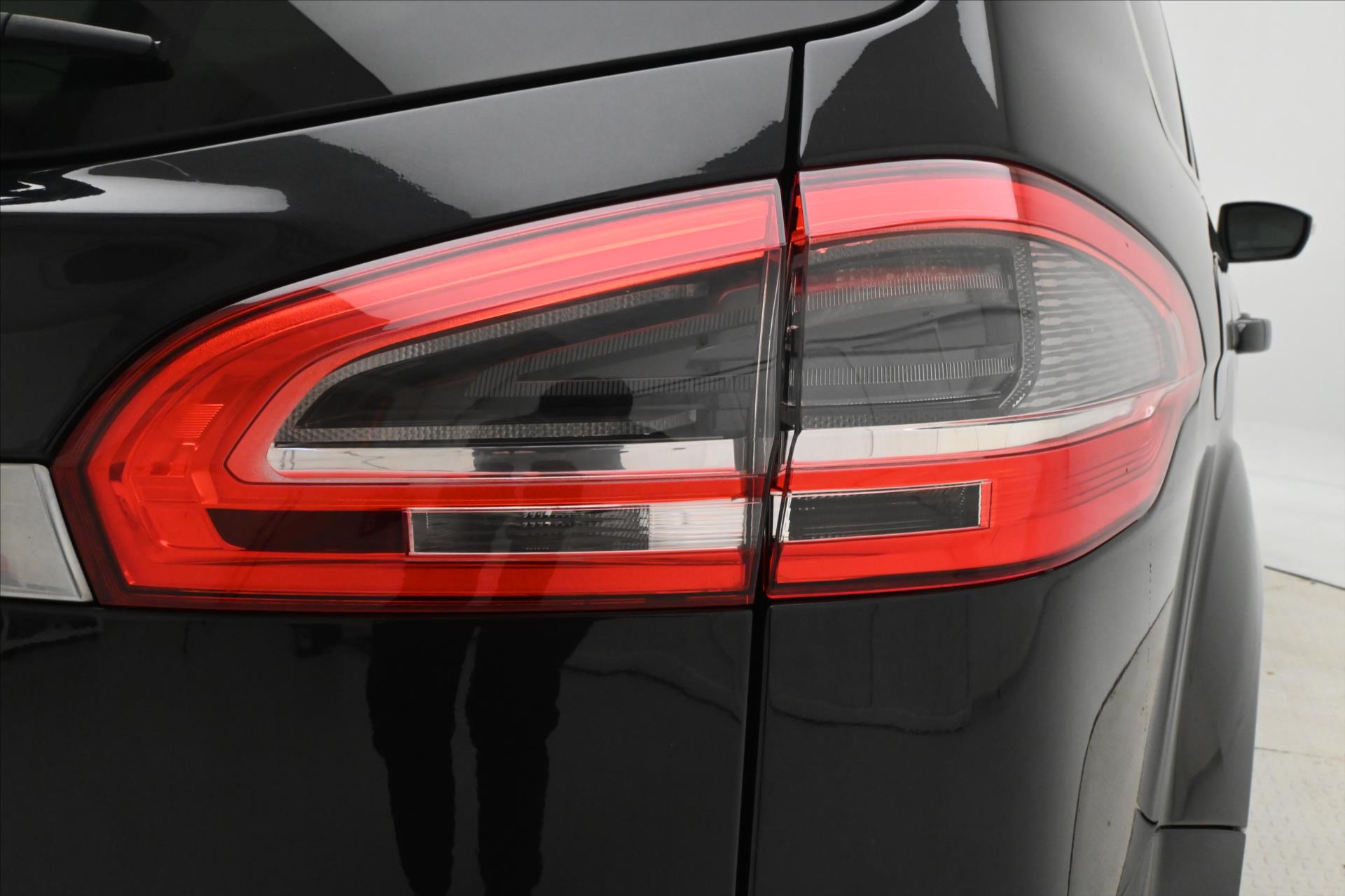 Main photo of the car Ford S-Max 2.0 TDCI 100 kW Titanium 7-seater Warranty up to 5 years (29)
