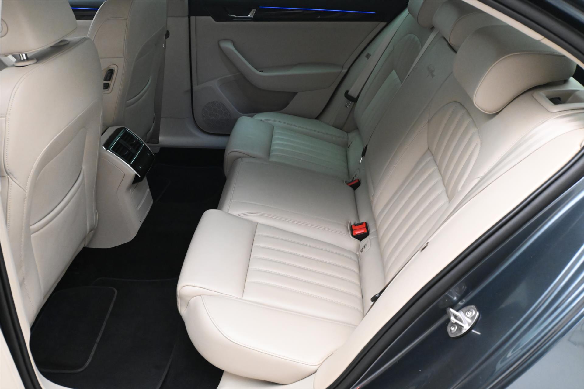 Hlavní fotografie vozu Škoda Superb 2,0 TDI 140 kW DSG L&K Záruka až 5 let (14)