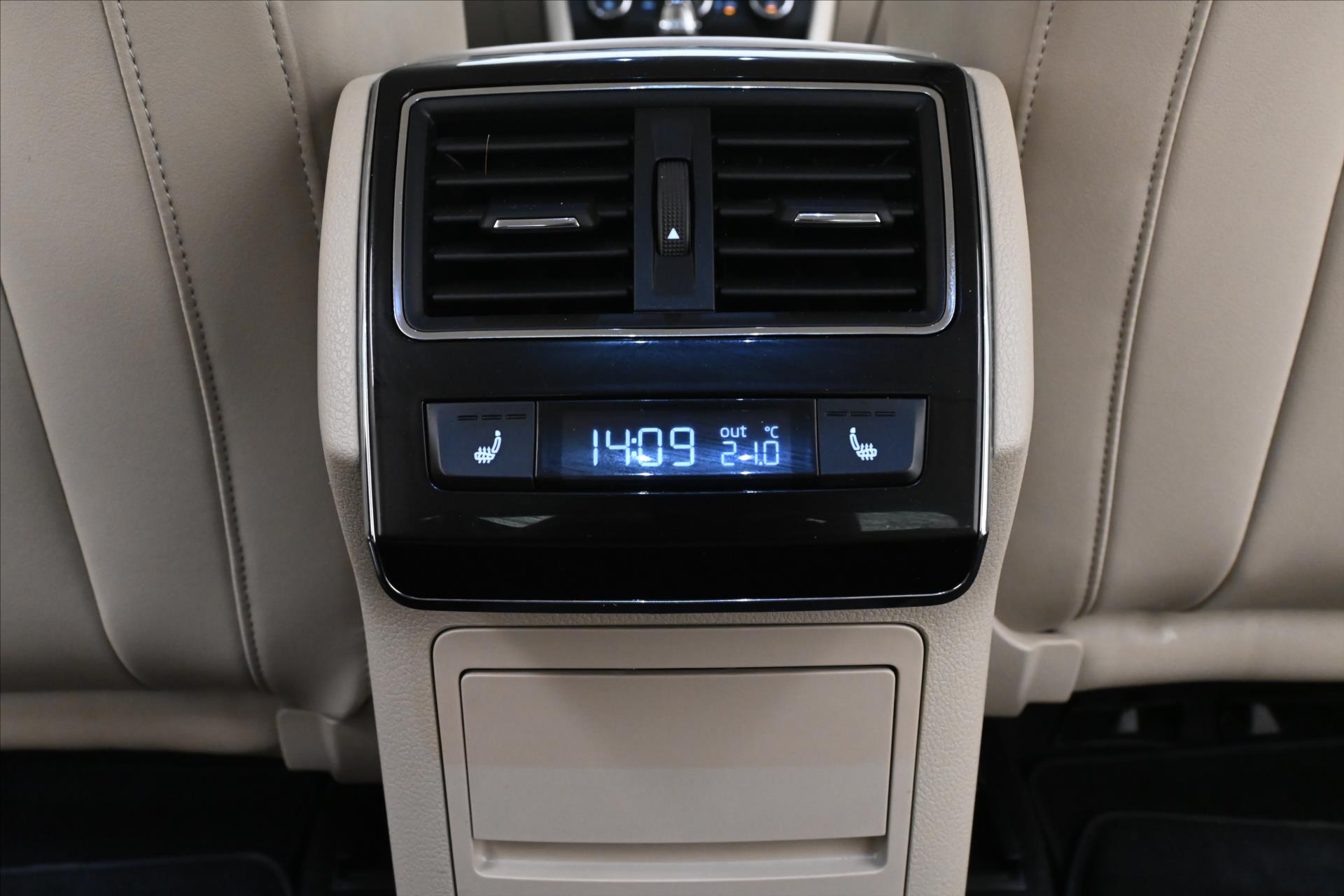 Hlavní fotografie vozu Škoda Superb 2,0 TDI 140 kW DSG L&K Záruka až 5 let (22)