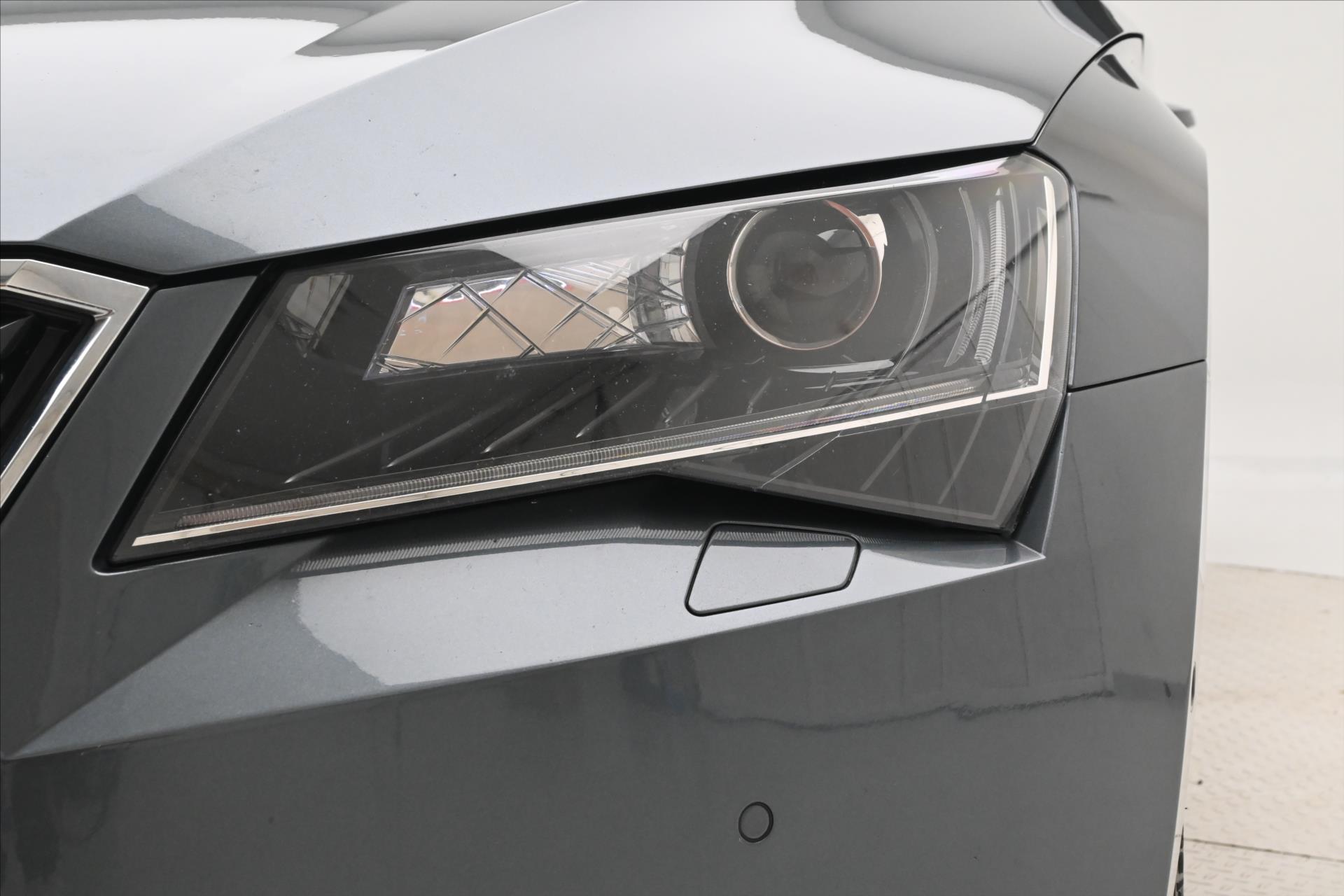 Hlavní fotografie vozu Škoda Superb 2,0 TDI 140 kW DSG L&K Záruka až 5 let (30)