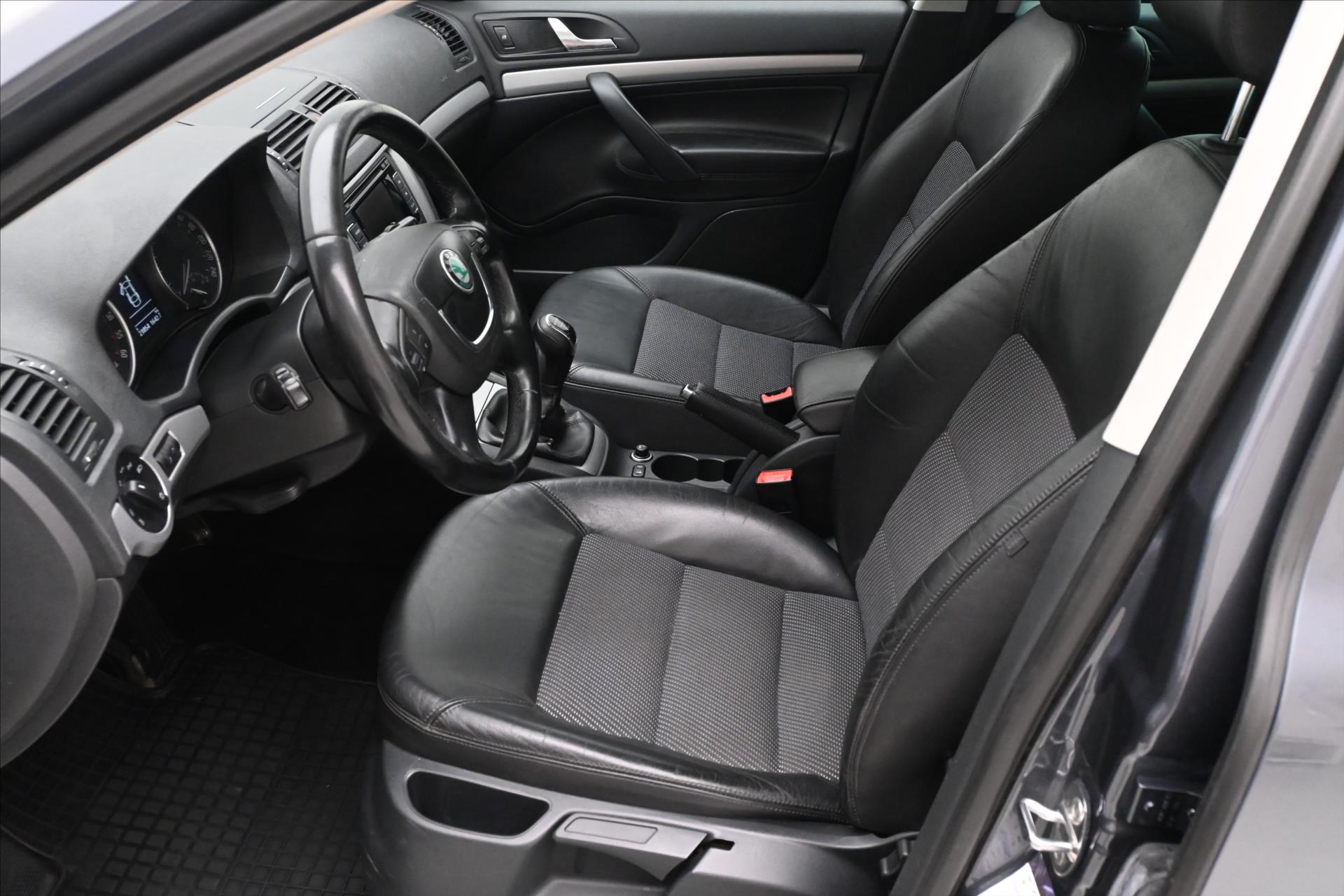 Hlavní fotografie vozu Škoda Octavia 2,0 TDI 103 kW nová STK TAŽNÉ (13)