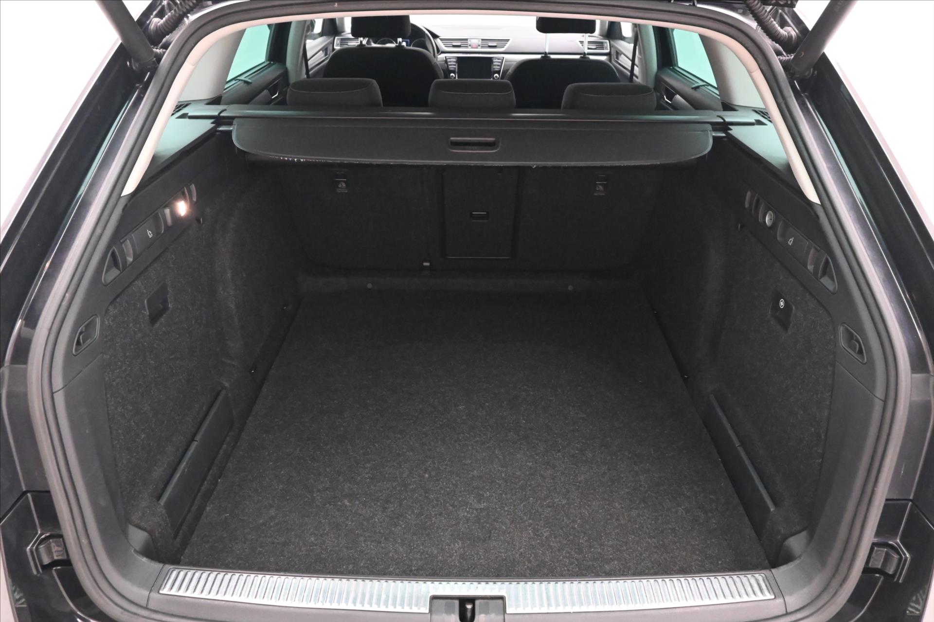 Main photo of the car Skoda Superb 2.0 TDI 110kW STYLE DSG (10)
