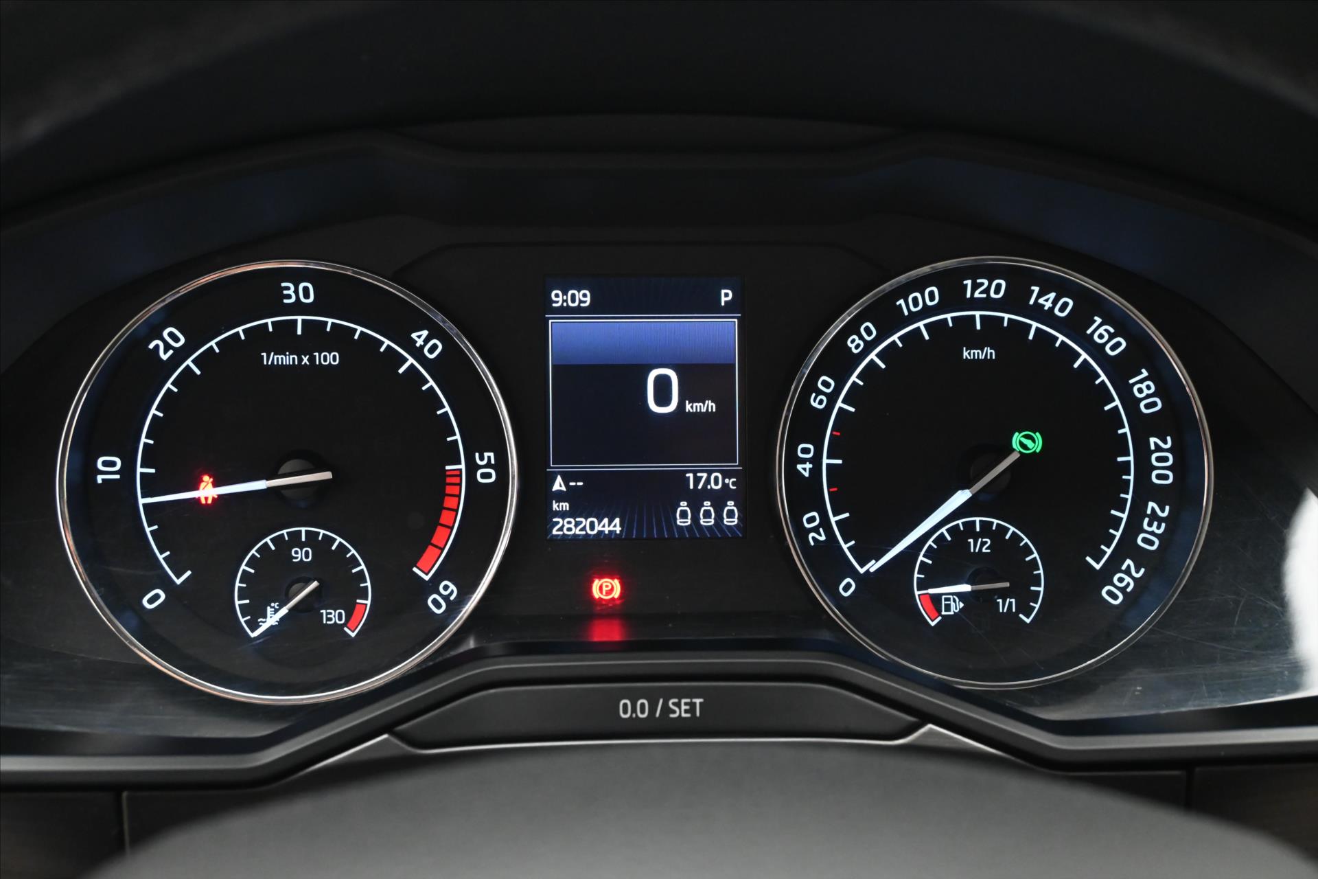 Main photo of the car Skoda Superb 2.0 TDI 110kW STYLE DSG (16)
