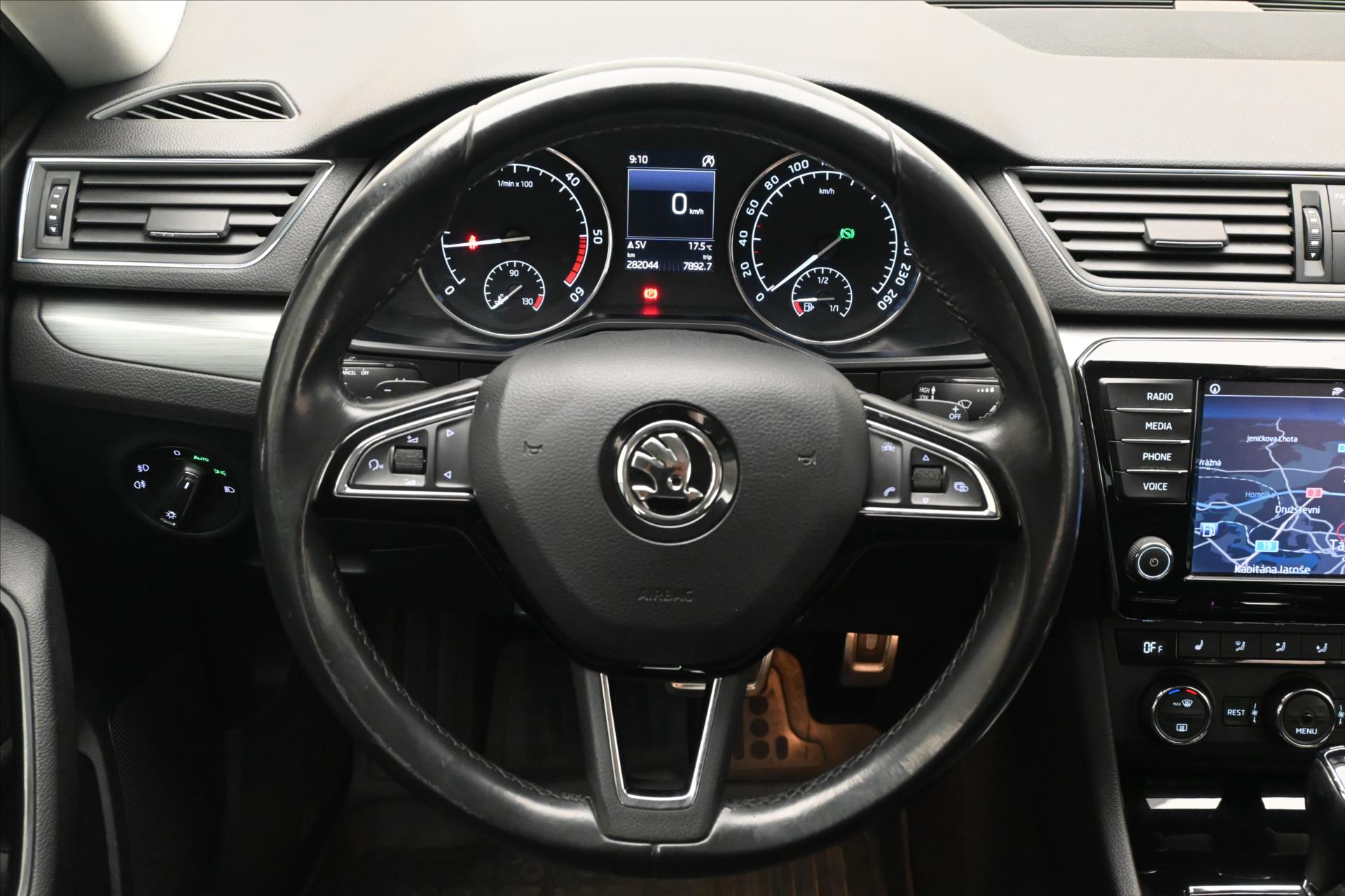 Main photo of the car Skoda Superb 2.0 TDI 110kW STYLE DSG (18)
