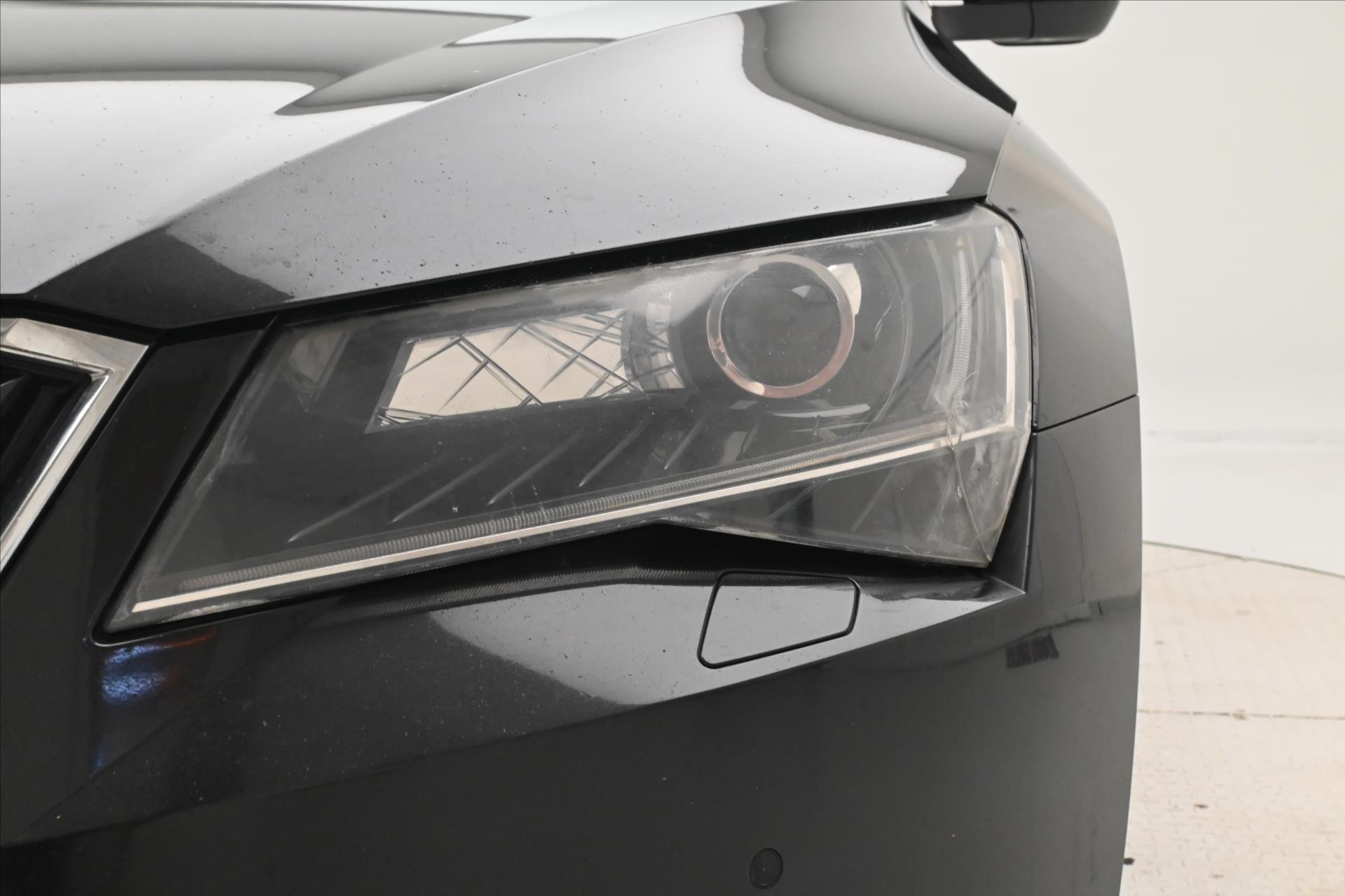 Main photo of the car Skoda Superb 2.0 TDI 110kW STYLE DSG (28)
