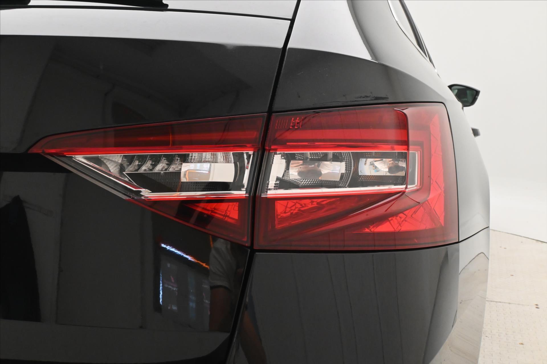 Main photo of the car Skoda Superb 2.0 TDI 110kW STYLE DSG (29)