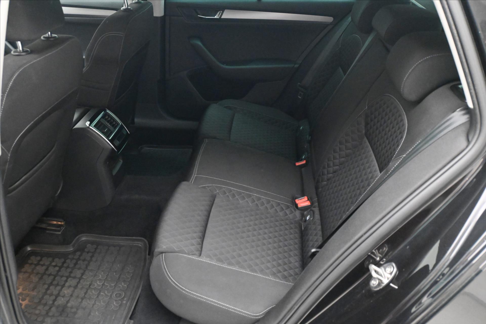 Hlavní fotografie vozu Škoda Superb 2,0 TDI 110kW STYLE DSG na ND (14)