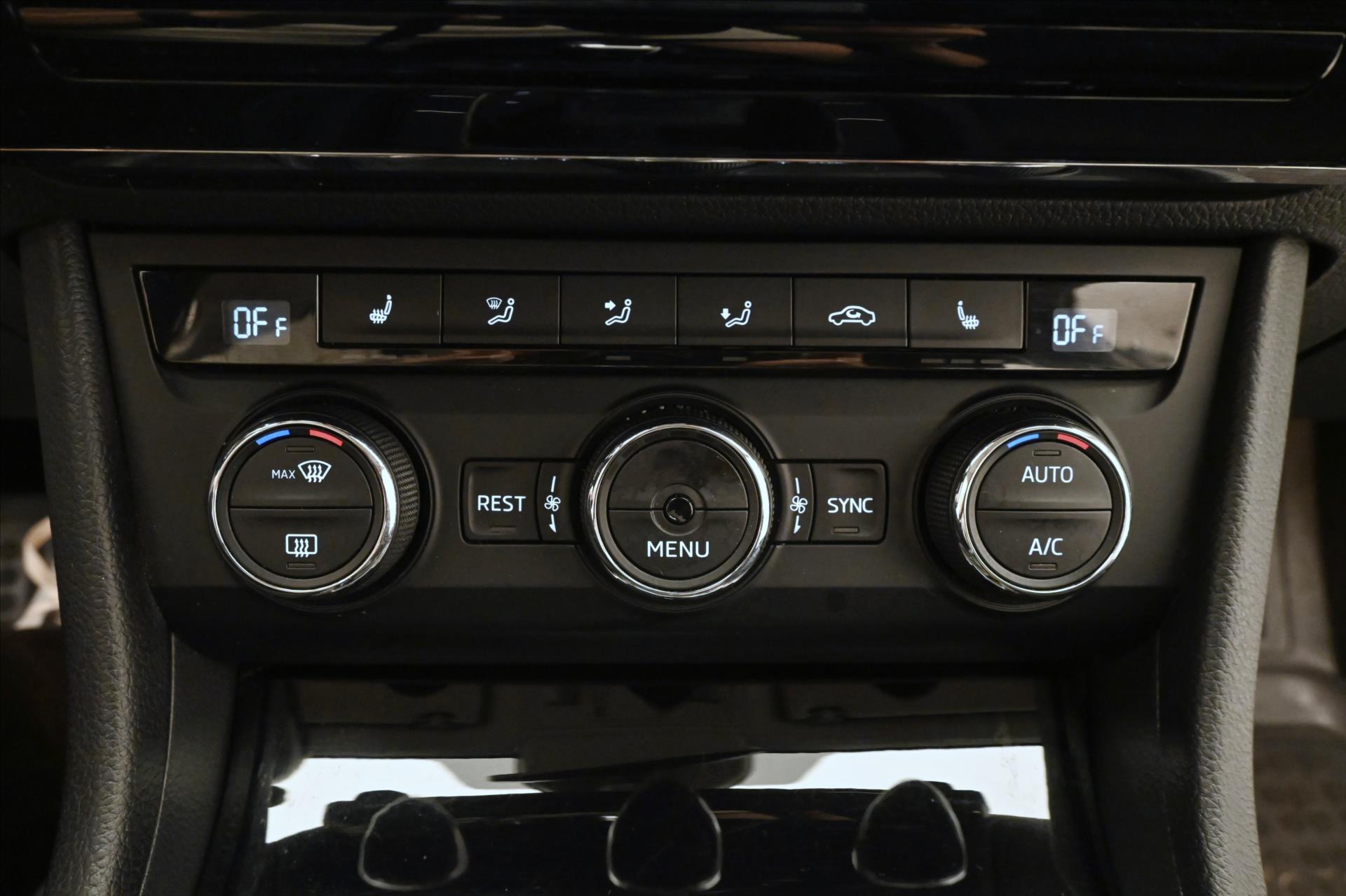 Hlavní fotografie vozu Škoda Superb 2,0 TDI 110kW STYLE DSG na ND (20)