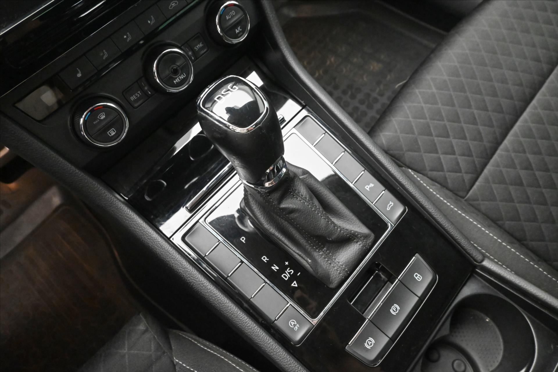 Hlavní fotografie vozu Škoda Superb 2,0 TDI 110kW STYLE DSG na ND (21)
