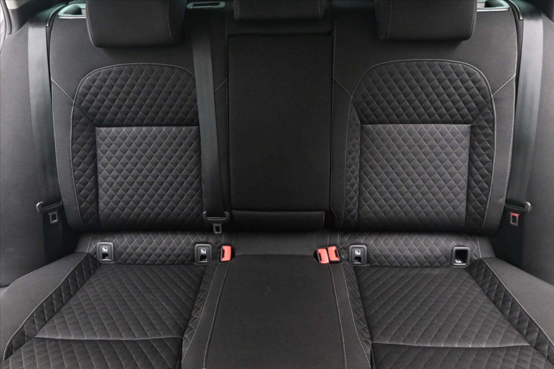 Hlavní fotografie vozu Škoda Superb 2,0 TDI 110kW STYLE DSG na ND (27)
