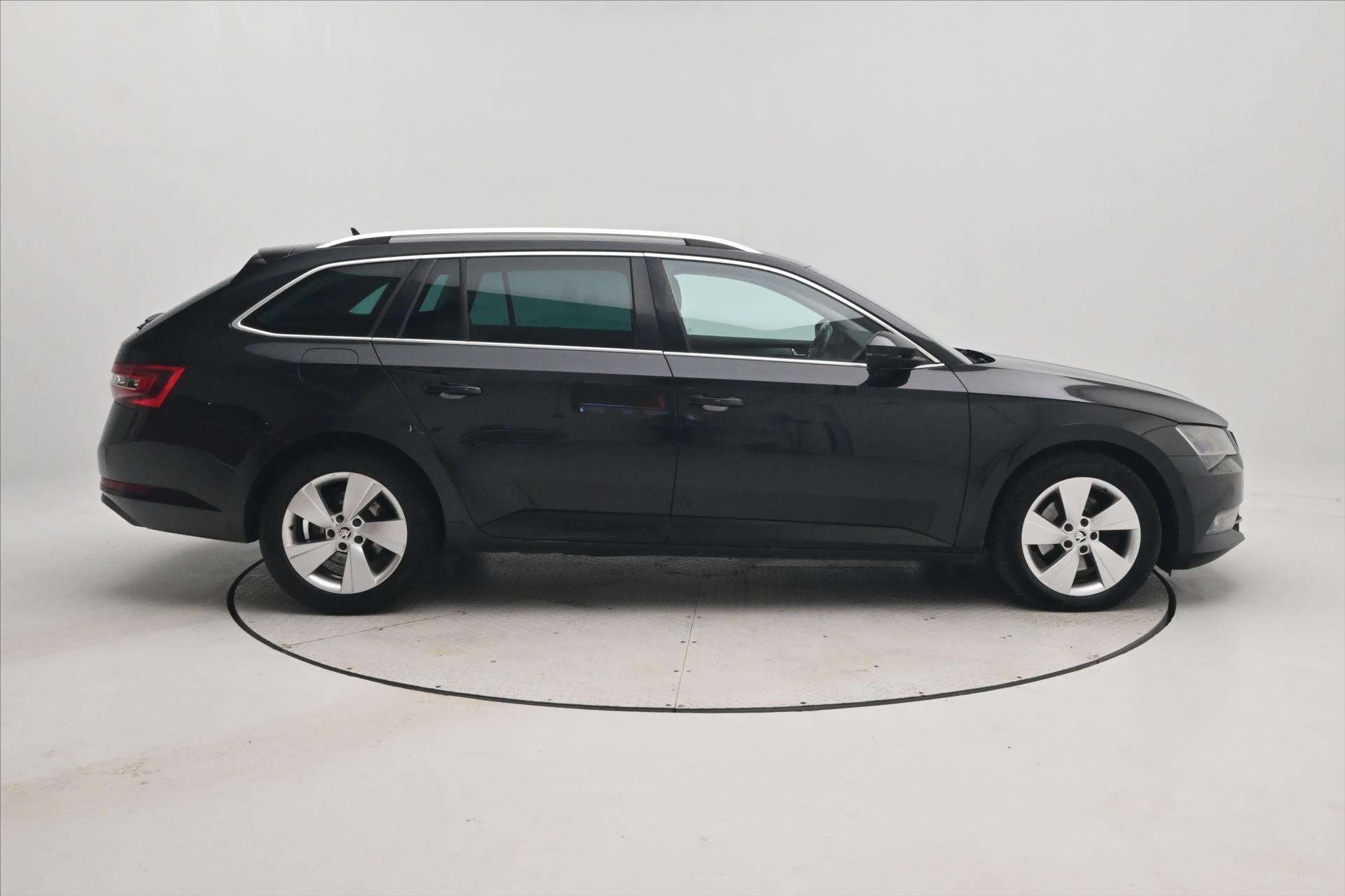 Hlavní fotografie vozu Škoda Superb 2,0 TDI 110kW STYLE DSG na ND (4)