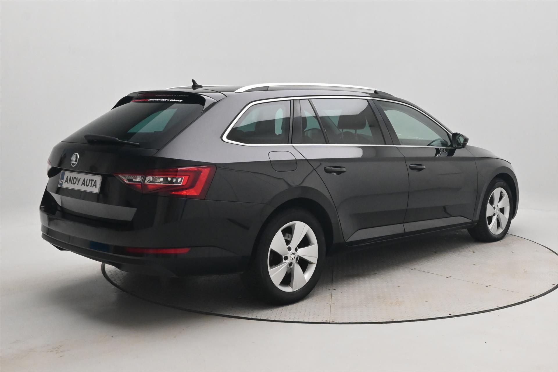 Hlavní fotografie vozu Škoda Superb 2,0 TDI 110kW STYLE DSG na ND (5)