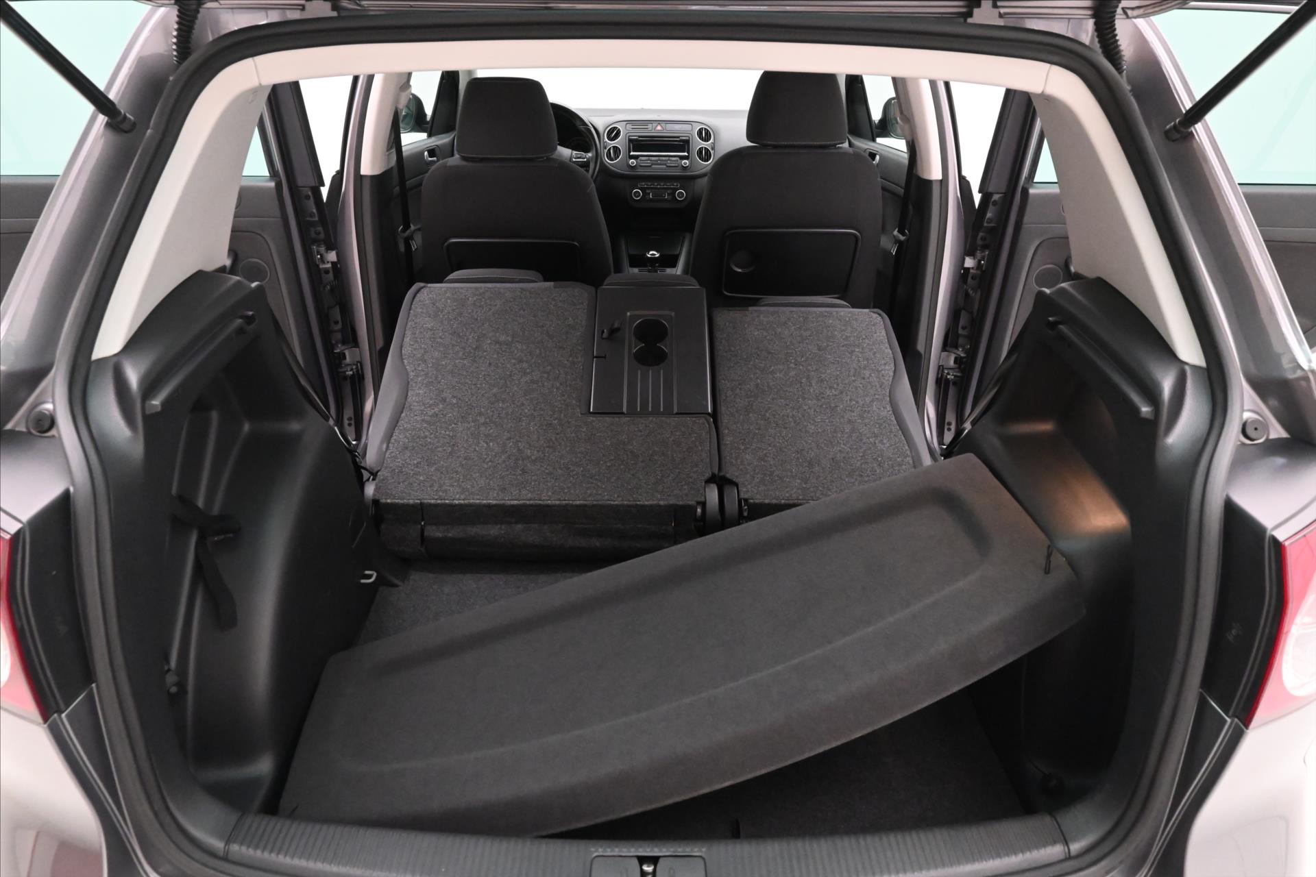Hlavní fotografie vozu Volkswagen Golf Plus 1,6 TDI 77kW KLIMA Tažné (11)