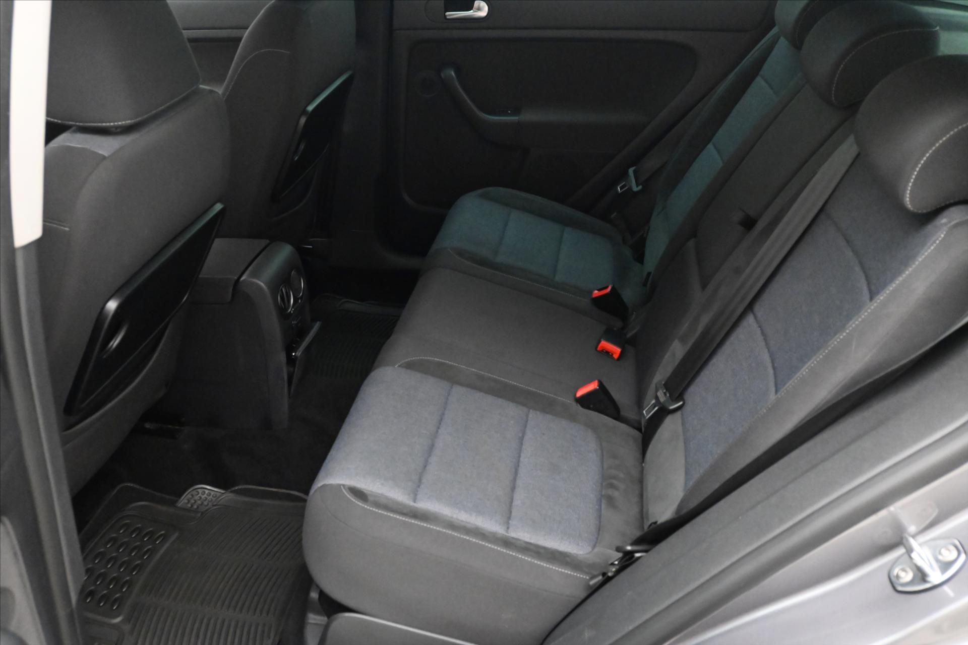Hlavní fotografie vozu Volkswagen Golf Plus 1,6 TDI 77kW KLIMA Tažné (14)