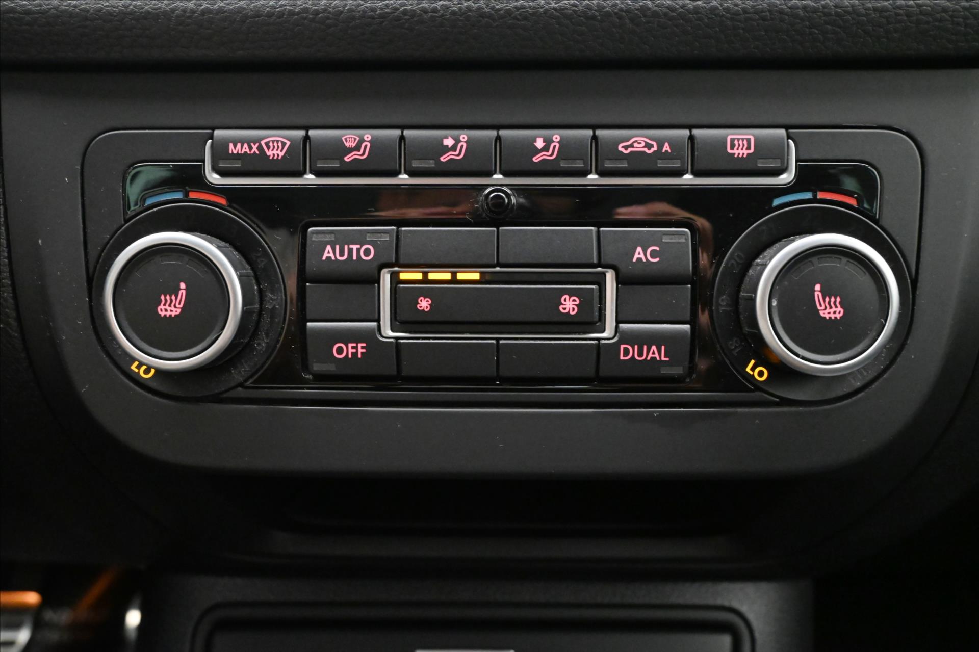 Hlavní fotografie vozu Volkswagen Golf Plus 1,6 TDI 77kW KLIMA Tažné (20)