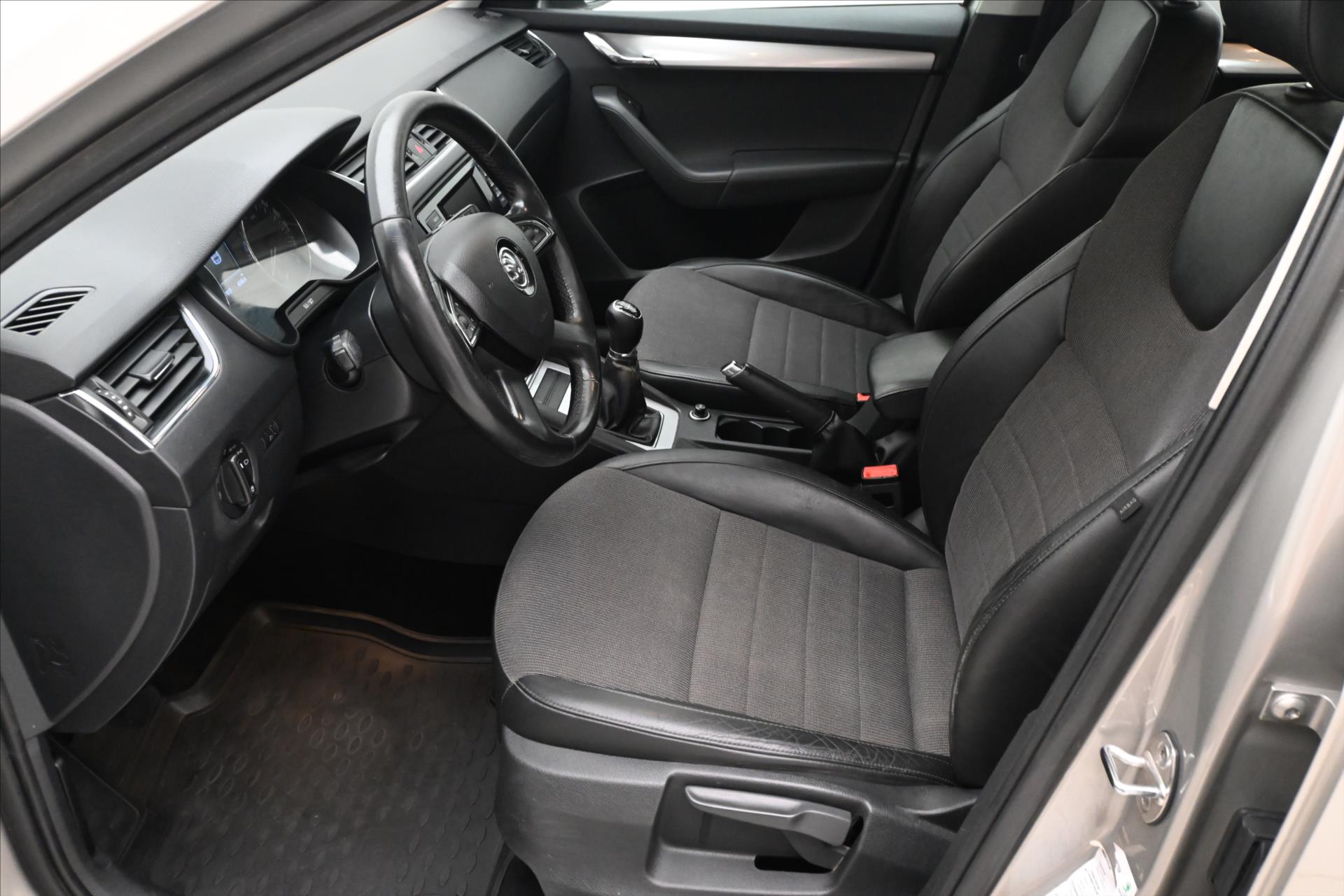 Hlavní fotografie vozu Škoda Octavia 2,0 TDI 110 kW Elegance Tažné Výhřev čelního skla (10)