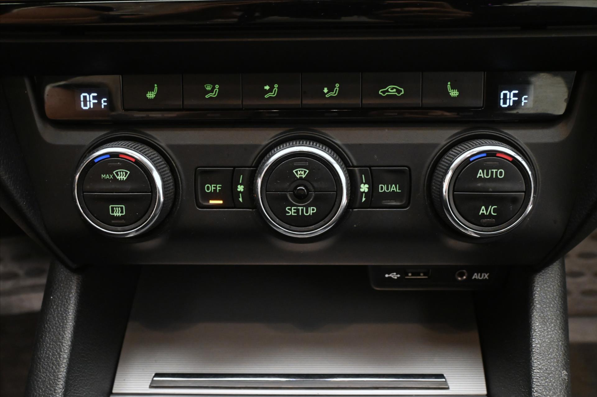 Hlavní fotografie vozu Škoda Octavia 2,0 TDI 110 kW Elegance Tažné Výhřev čelního skla (17)