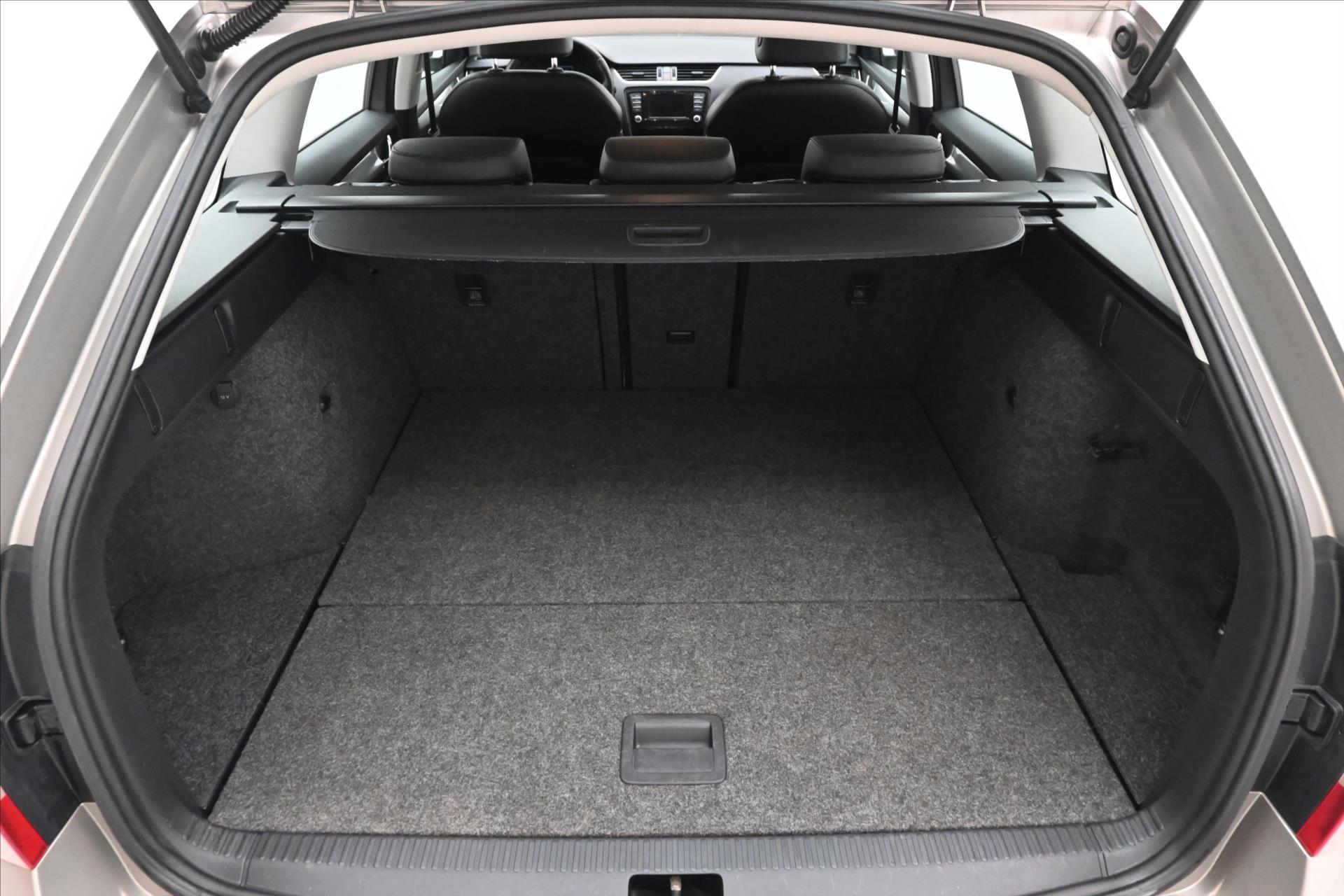 Hlavní fotografie vozu Škoda Octavia 2,0 TDI 110 kW Elegance Tažné Výhřev čelního skla (7)