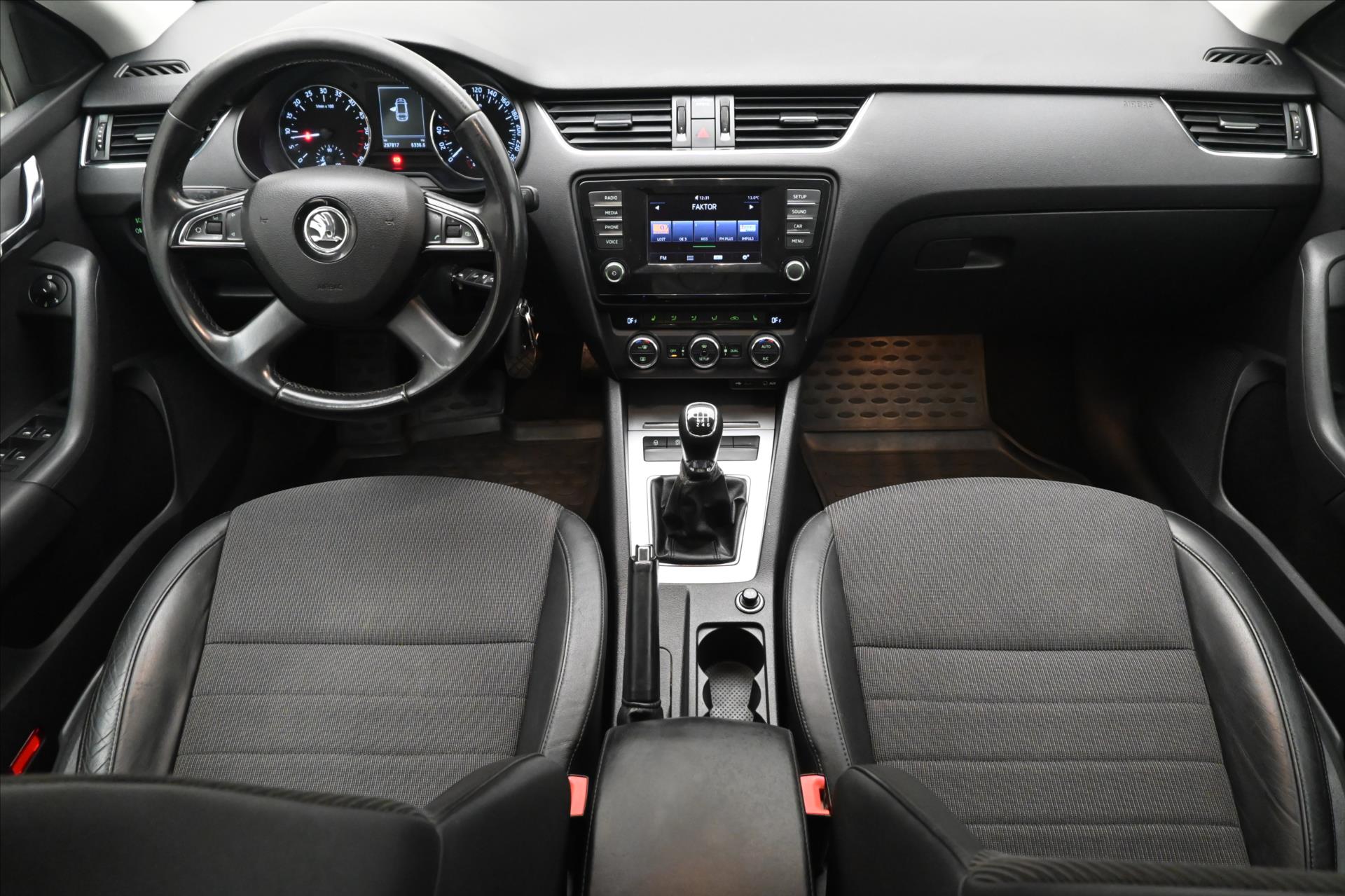 Hlavní fotografie vozu Škoda Octavia 2,0 TDI 110kW Elegance Tažné (15)