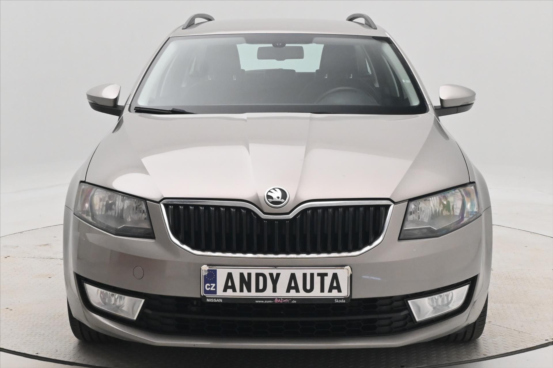 Hlavní fotografie vozu Škoda Octavia 2,0 TDI 110kW Elegance Tažné (2)