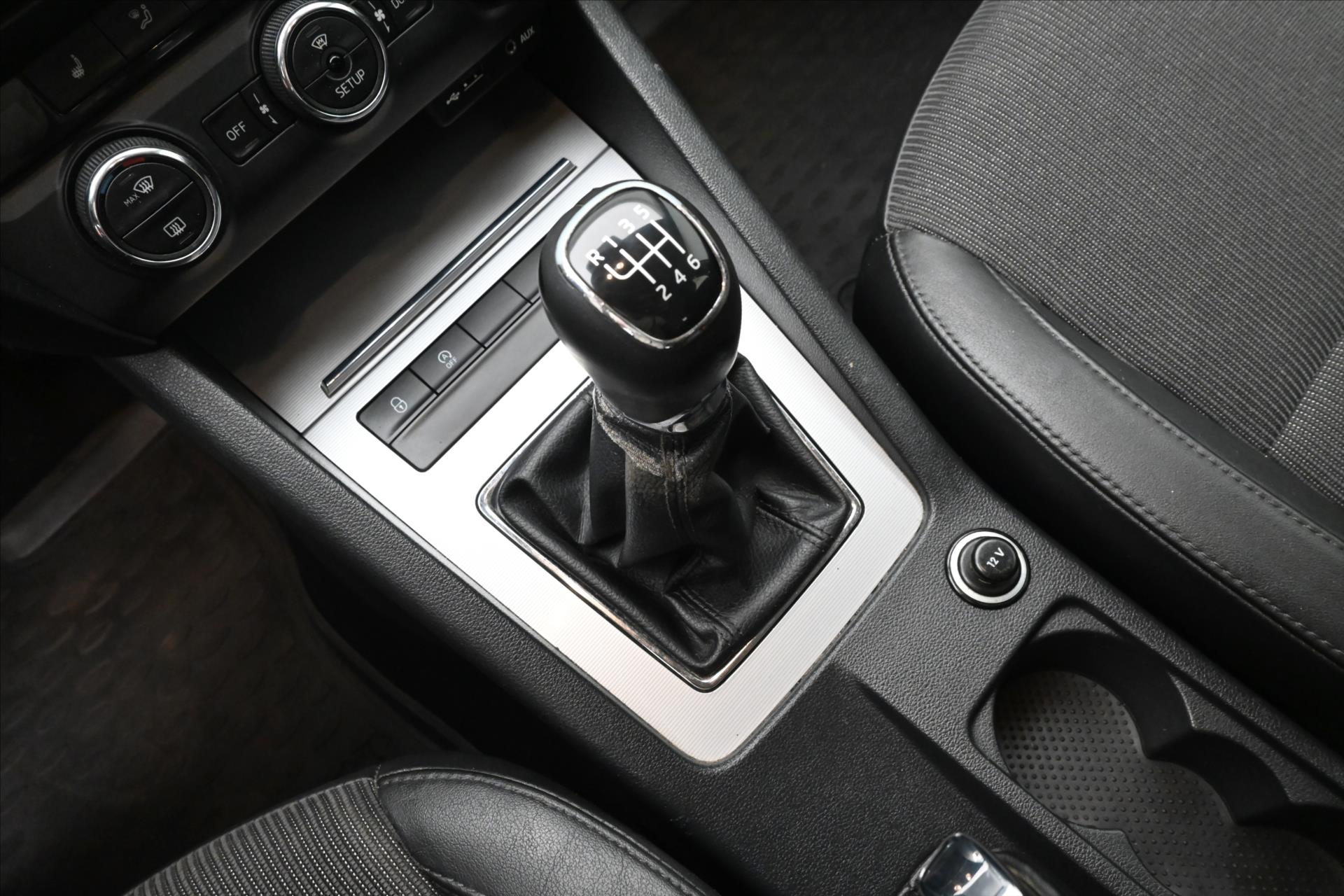 Hlavní fotografie vozu Škoda Octavia 2,0 TDI 110kW Elegance Tažné (21)