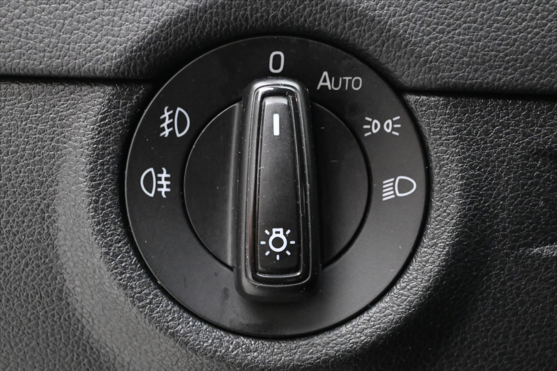Hlavní fotografie vozu Škoda Octavia 2,0 TDI 110kW Elegance Tažné (25)