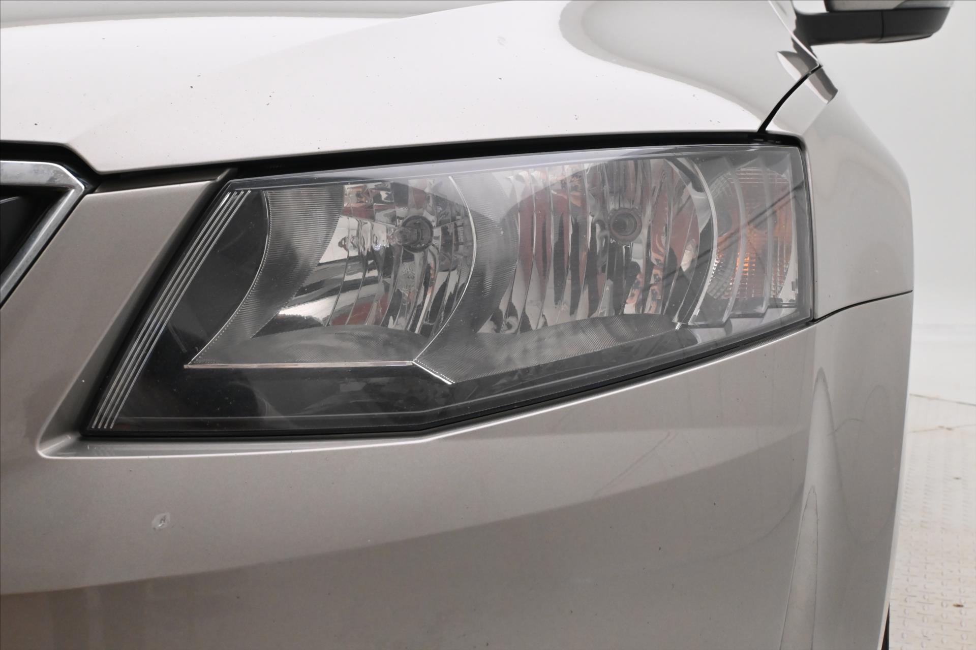 Hlavní fotografie vozu Škoda Octavia 2,0 TDI 110kW Elegance Tažné (28)