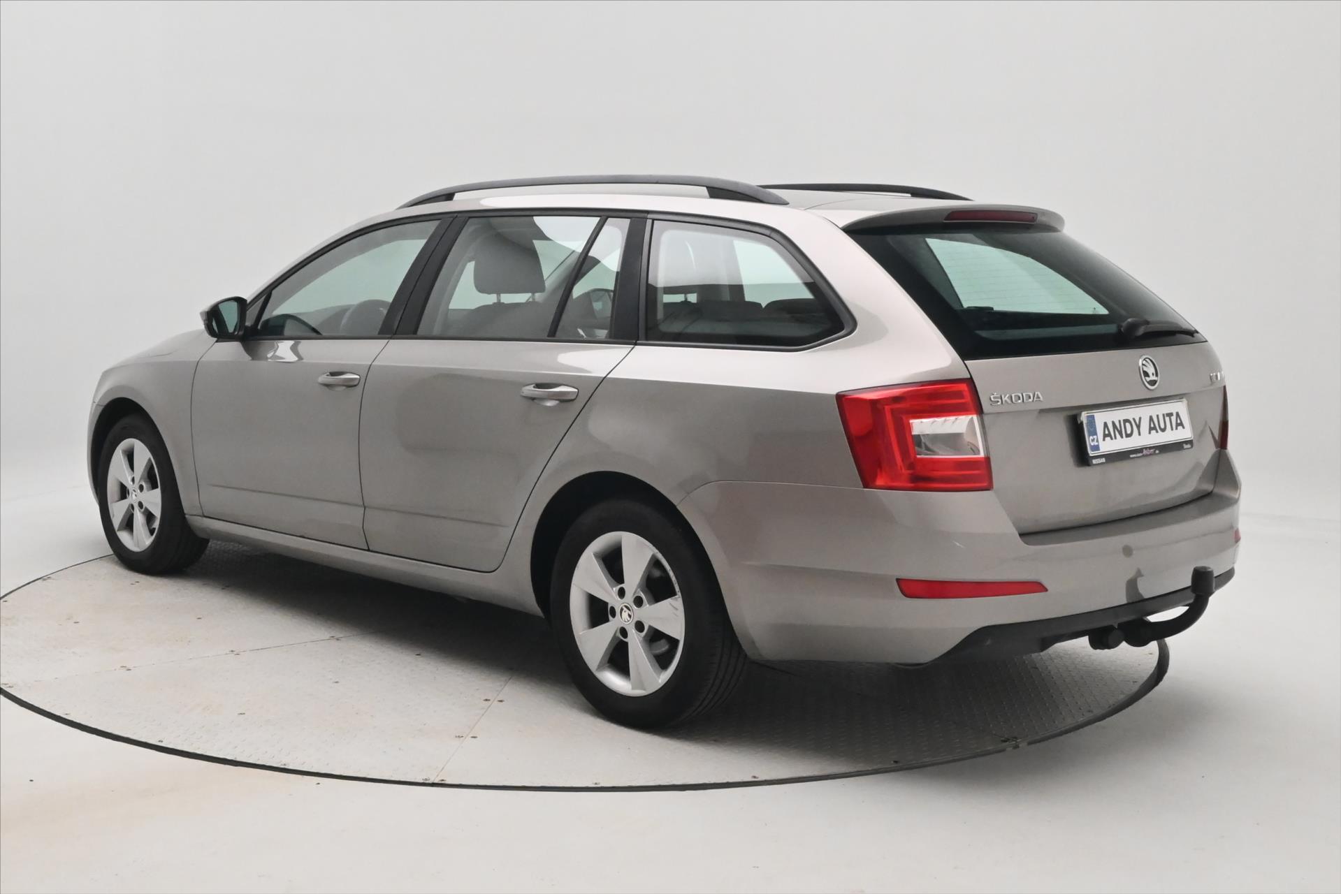 Hlavní fotografie vozu Škoda Octavia 2,0 TDI 110kW Elegance Tažné (7)