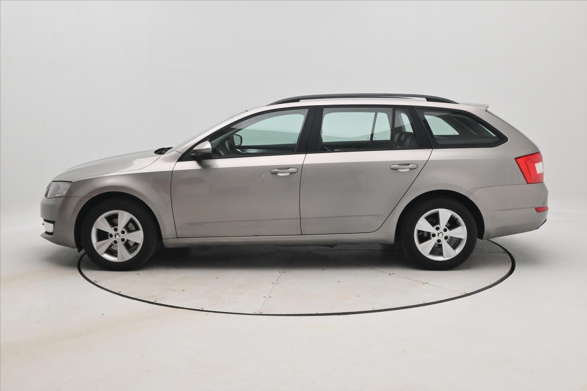 Hlavní fotografie vozu Škoda Octavia 2,0 TDI 110kW Elegance Tažné (8)