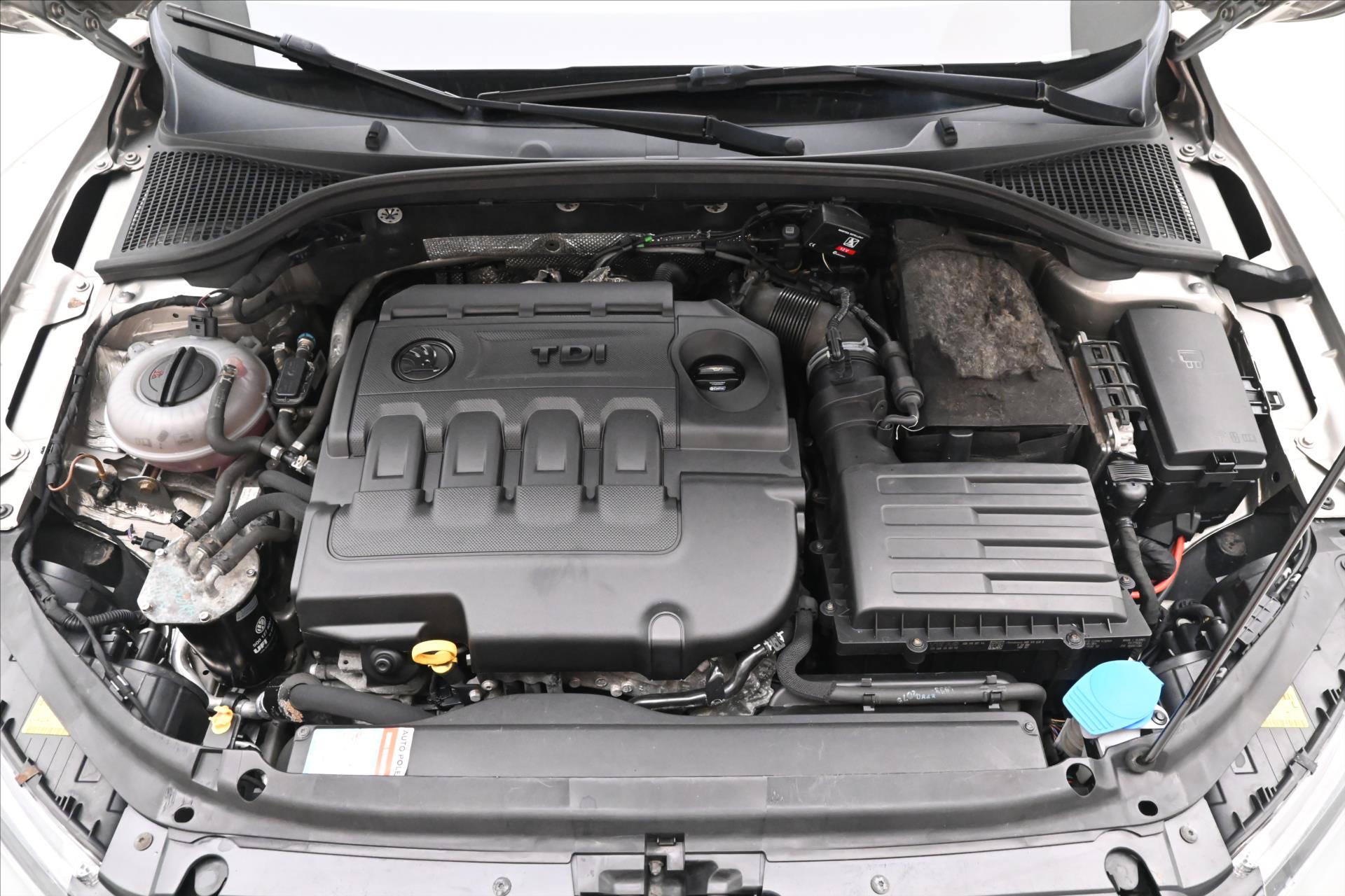 Hlavní fotografie vozu Škoda Octavia 2,0 TDI 110kW Elegance Tažné (9)