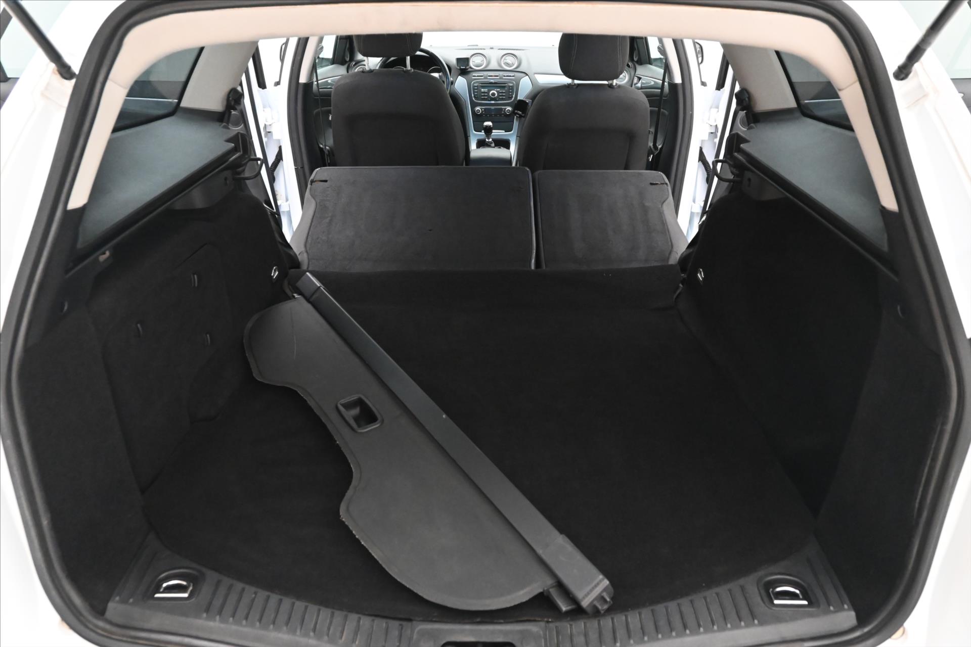 Main photo of the car Ford Mondeo 2.0 TDCi 103 kW Manual (11)