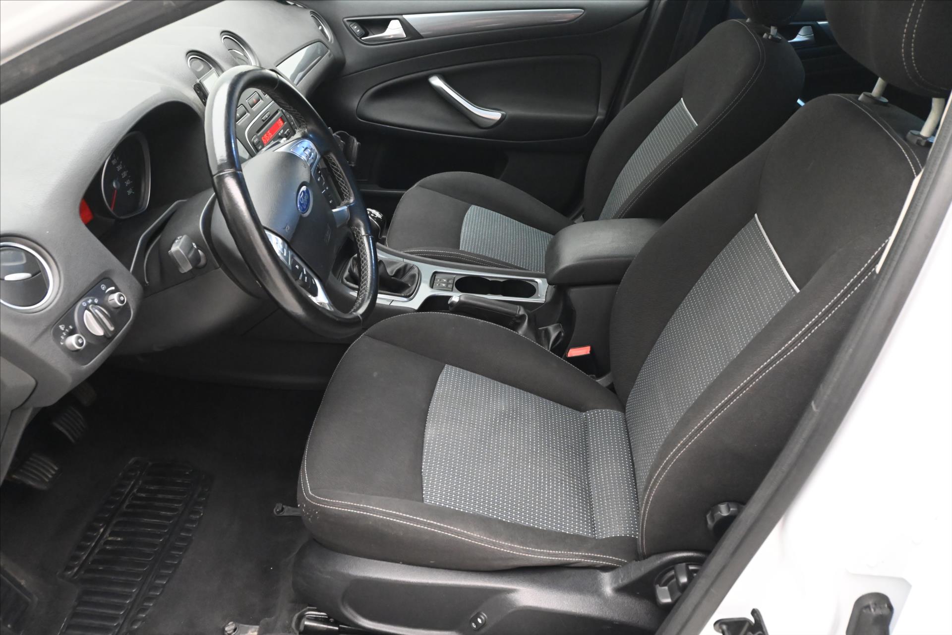 Main photo of the car Ford Mondeo 2.0 TDCi 103 kW Manual (13)