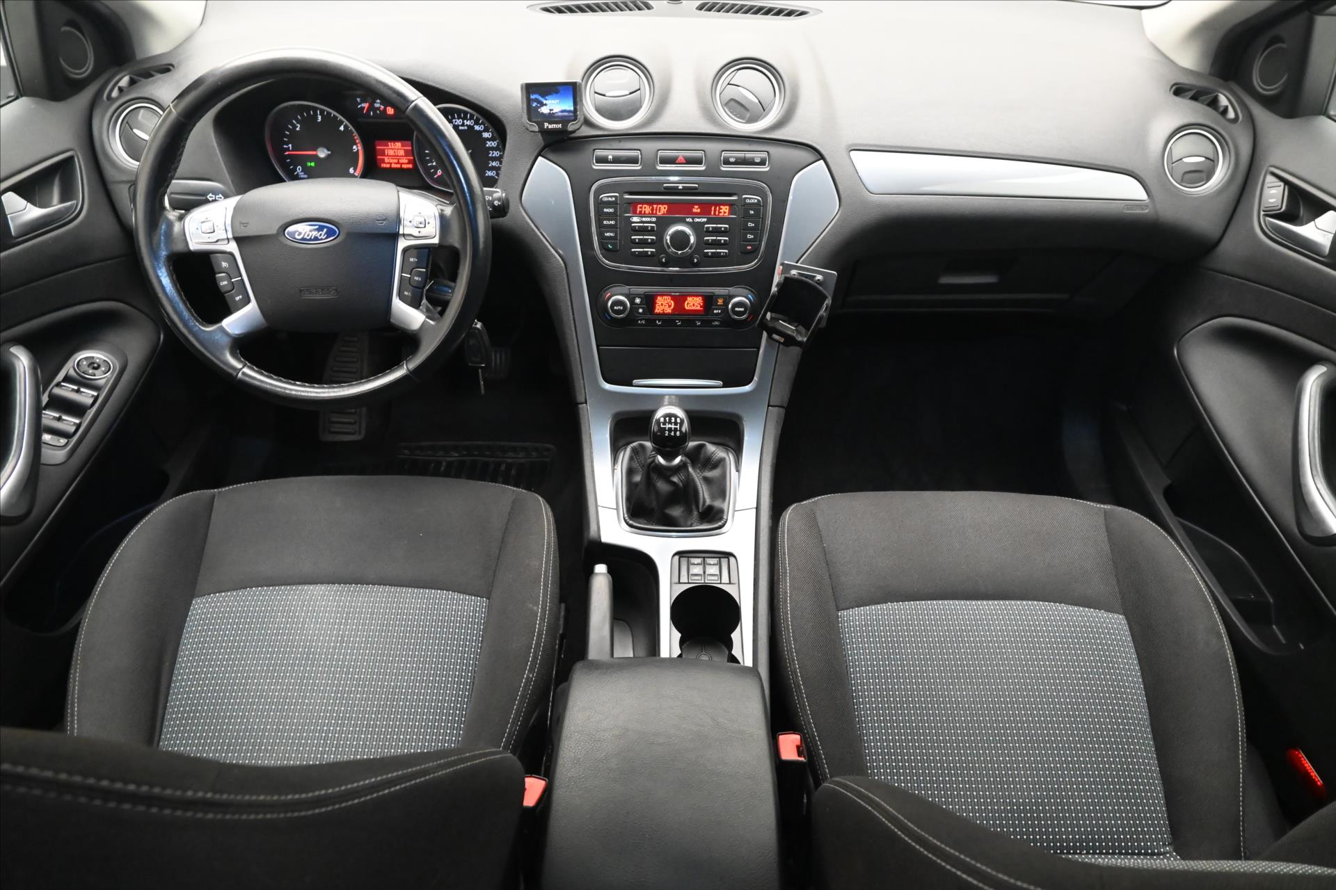 Main photo of the car Ford Mondeo 2.0 TDCi 103 kW Manual (15)