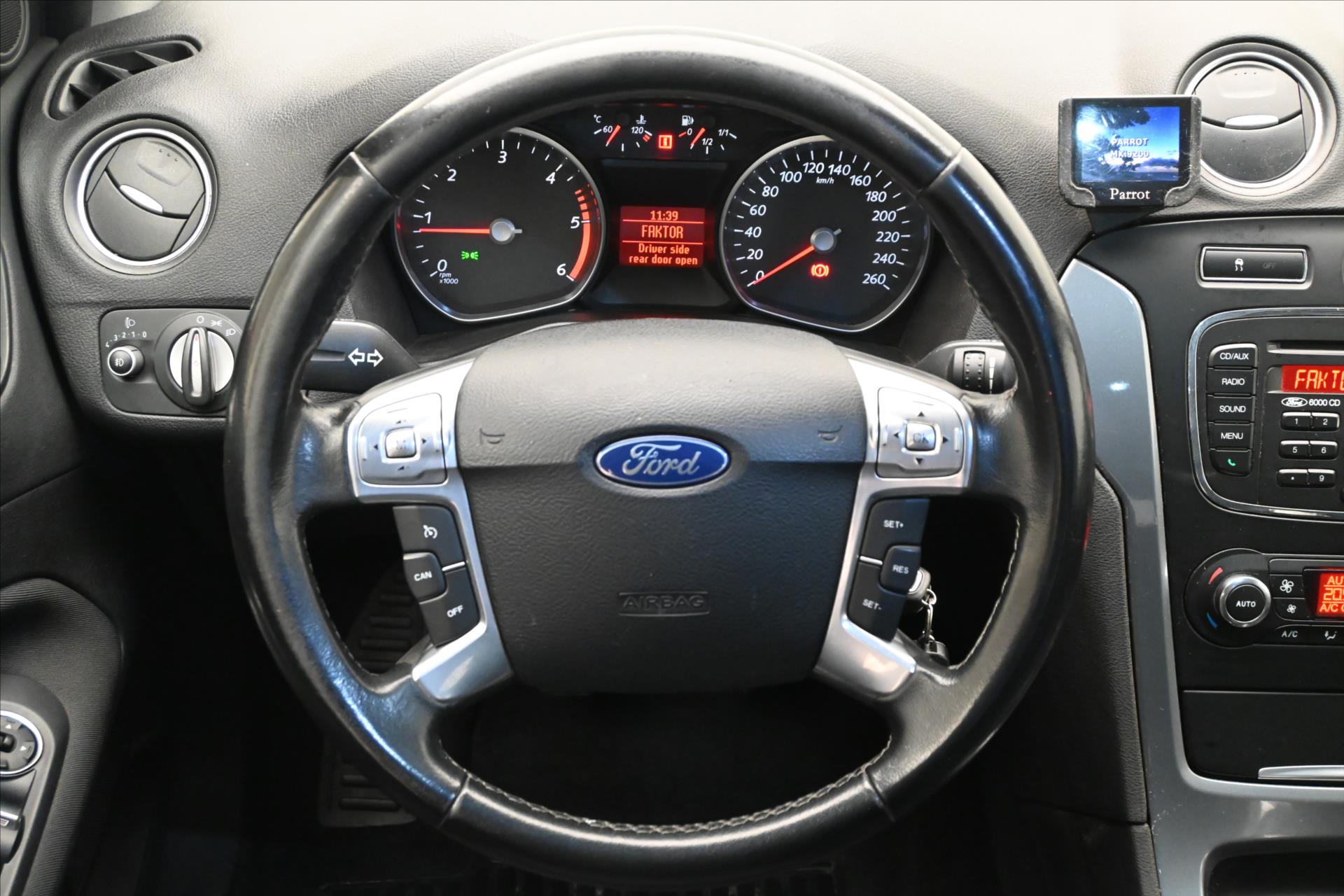Main photo of the car Ford Mondeo 2.0 TDCi 103 kW Manual (18)