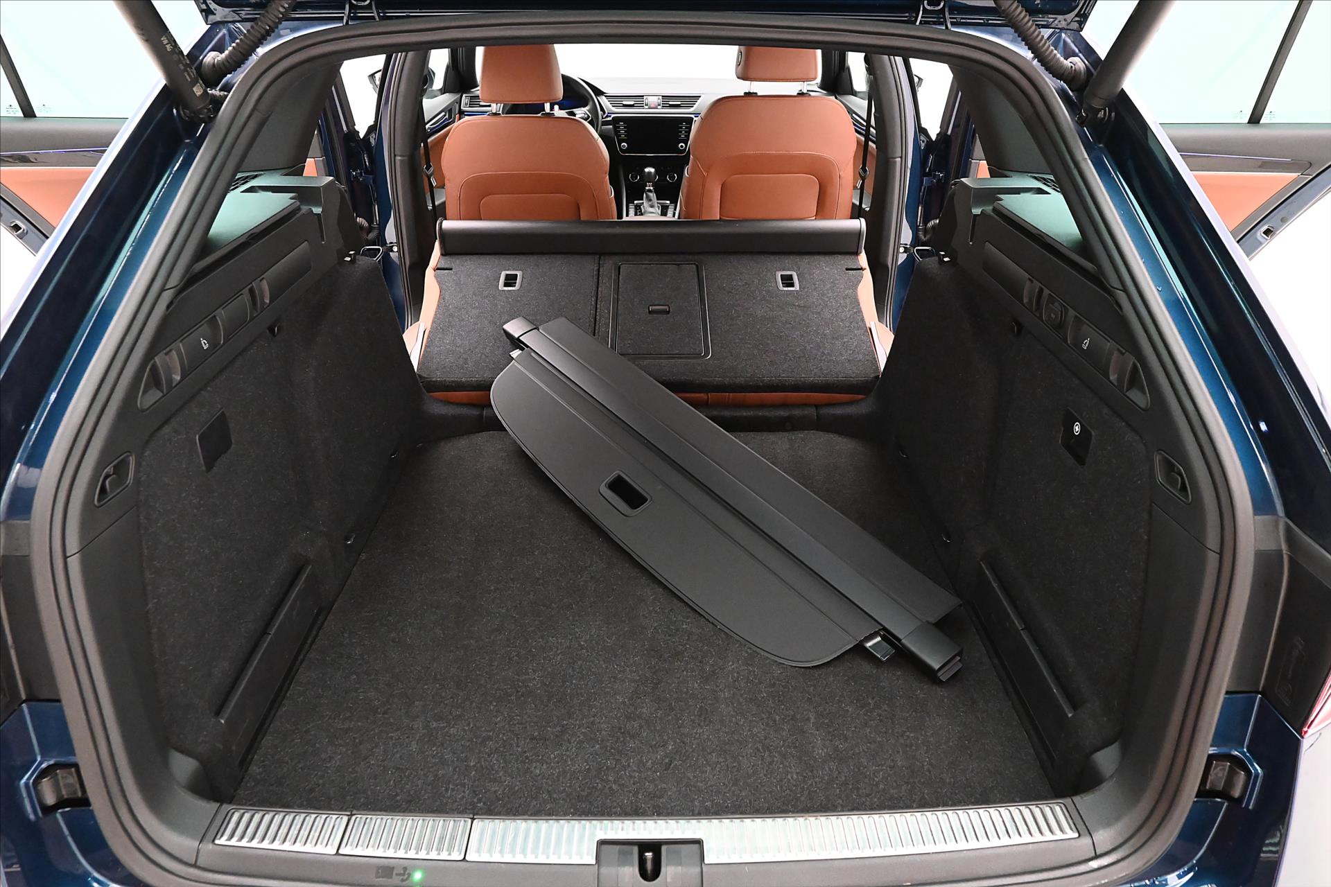 Main photo of the car Skoda Superb 2,0 TSI 206kW L&K DSG 4x4 Záruka až 5 let (12)