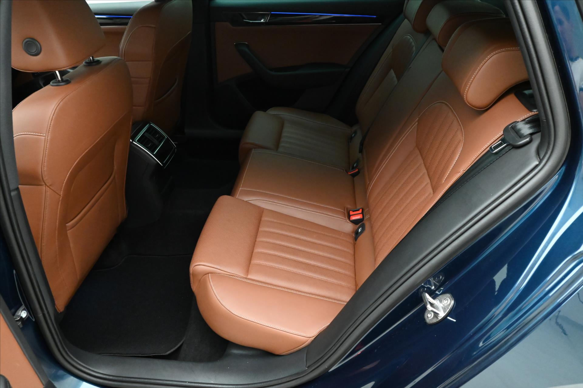Hlavní fotografie vozu Škoda Superb 2,0 TSI 206kW L&K DSG 4x4 Záruka až 5 let (14)