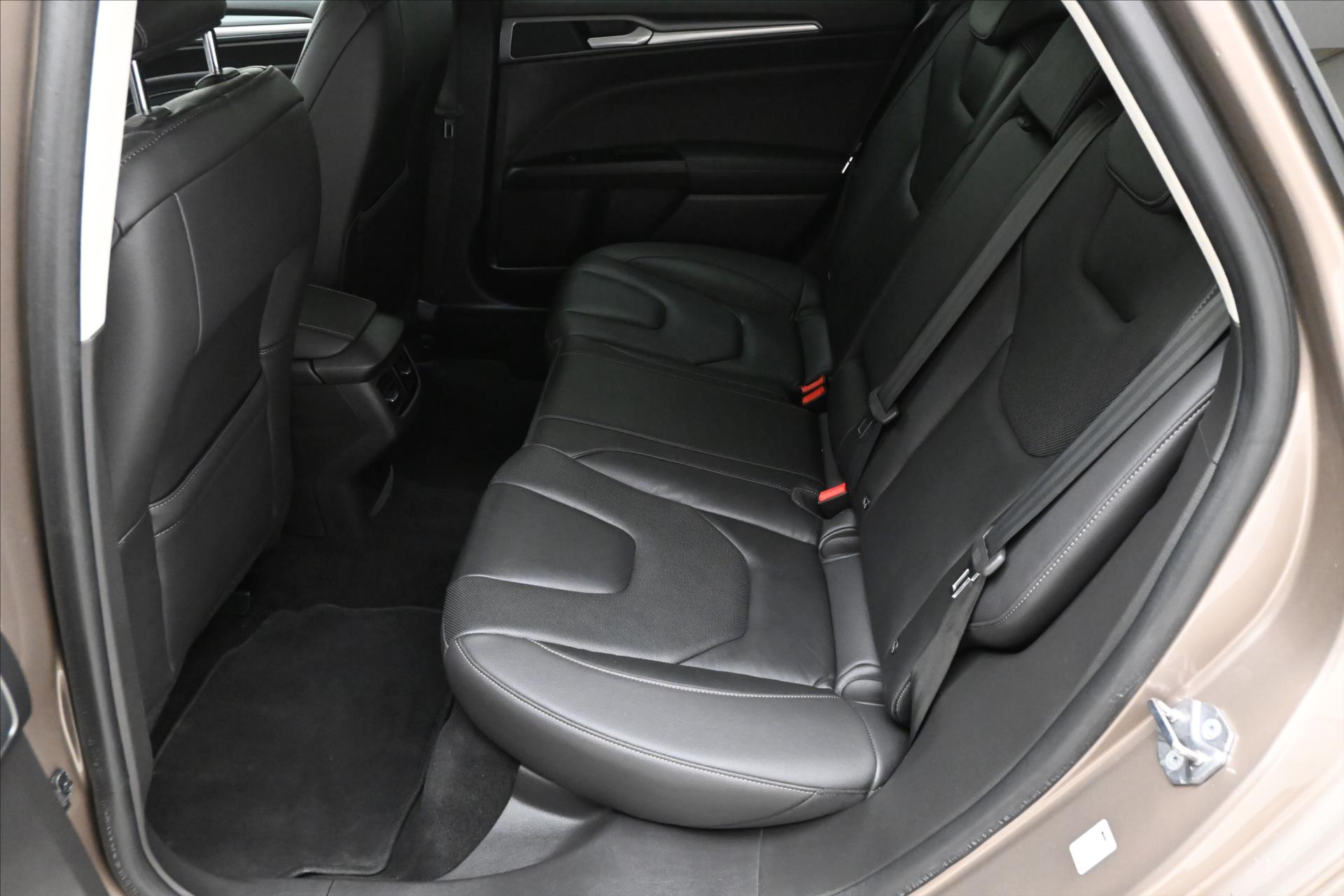 Main photo of the car Ford Mondeo 2.0 TDCi Duratorq 112 kW Titanium Warranty (15)